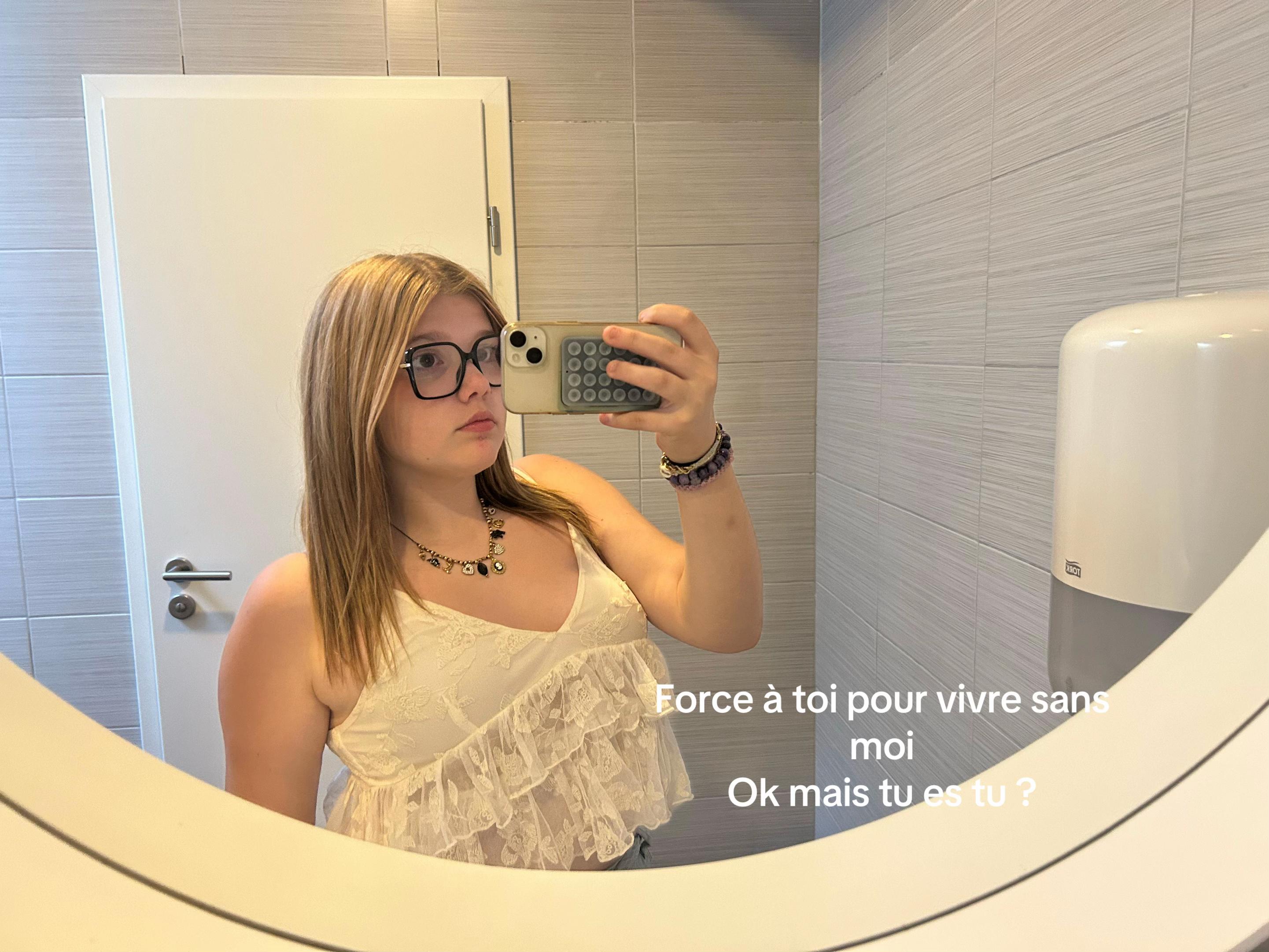 @Estelleeee