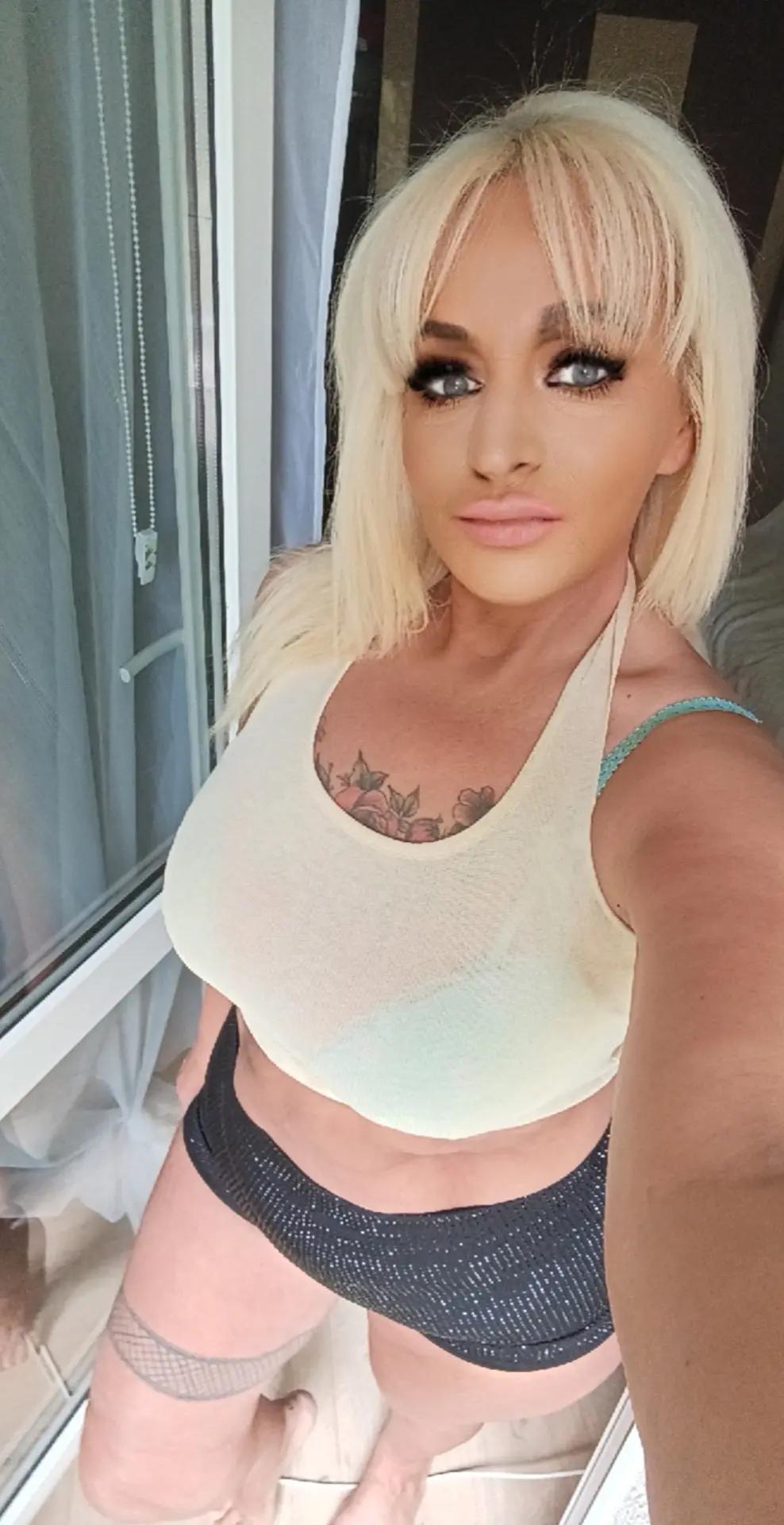 @Laluna