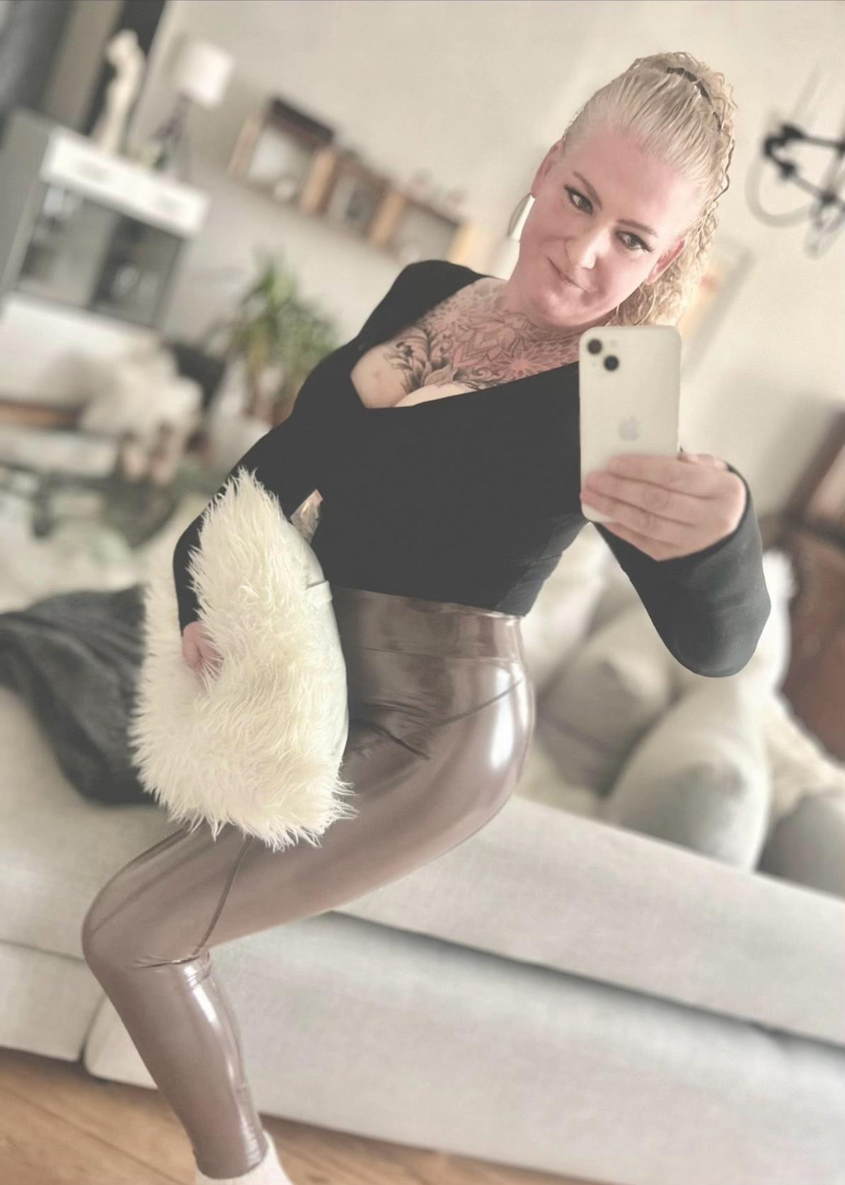 @Blondie