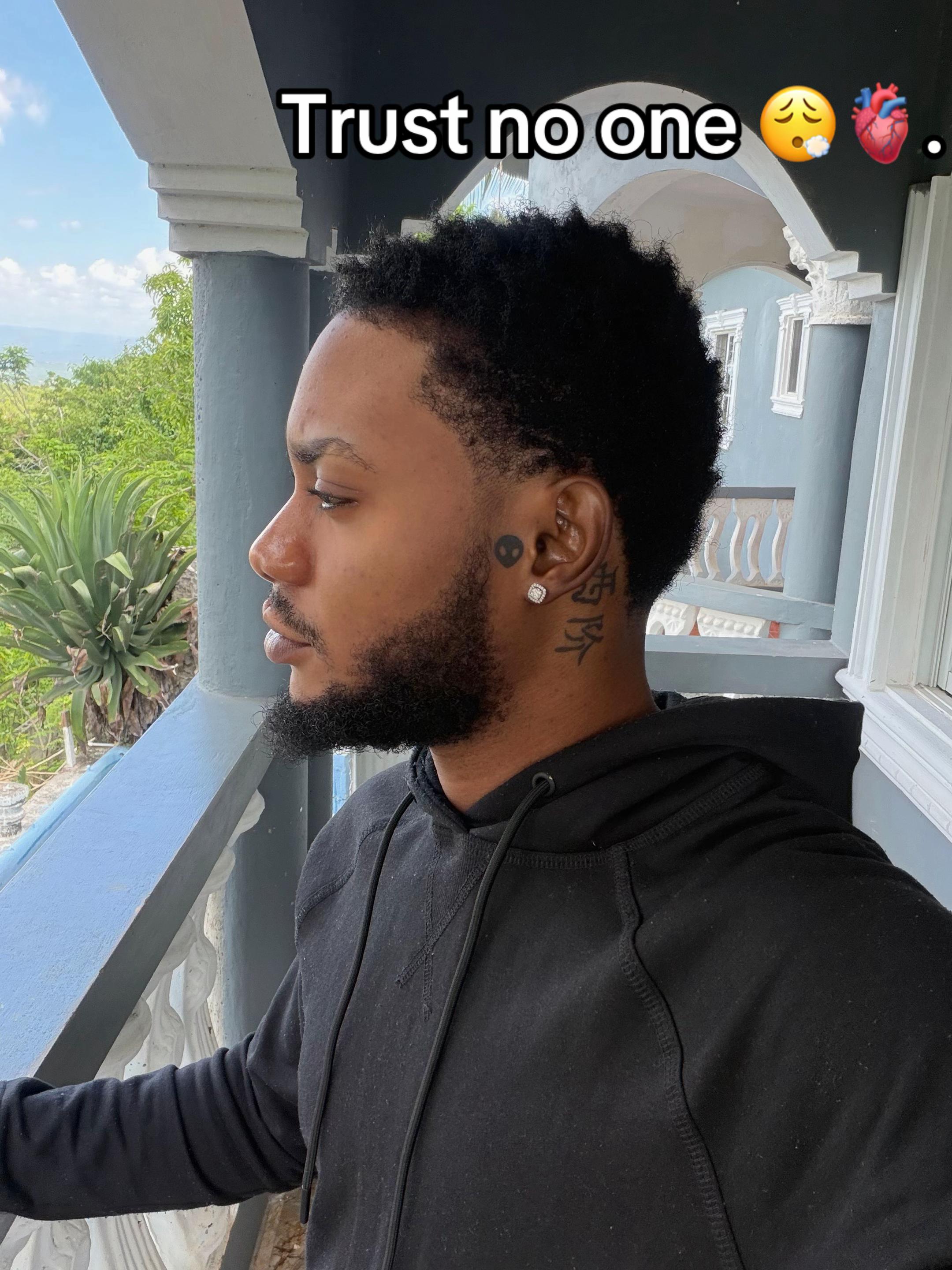 @👽CJ🇯🇲