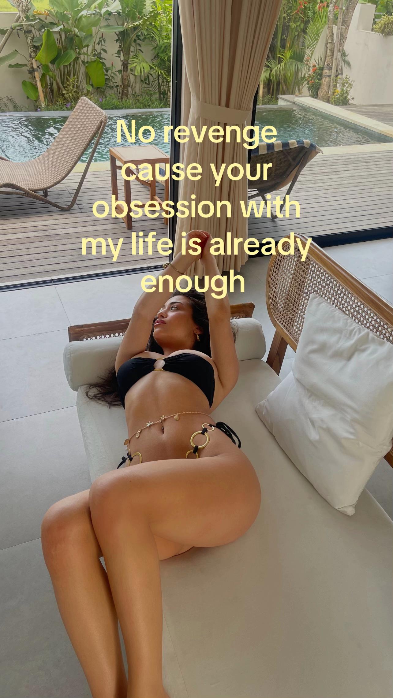 @Apostolia__z