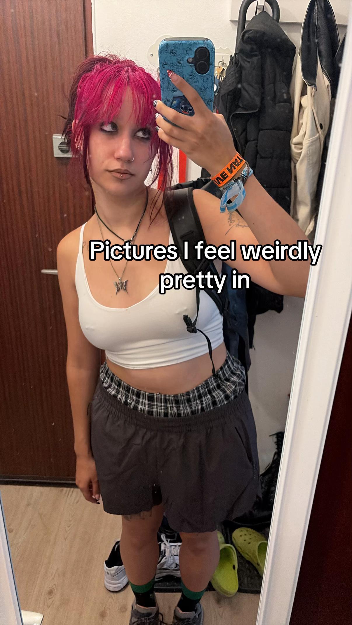 @EmiliaVibes