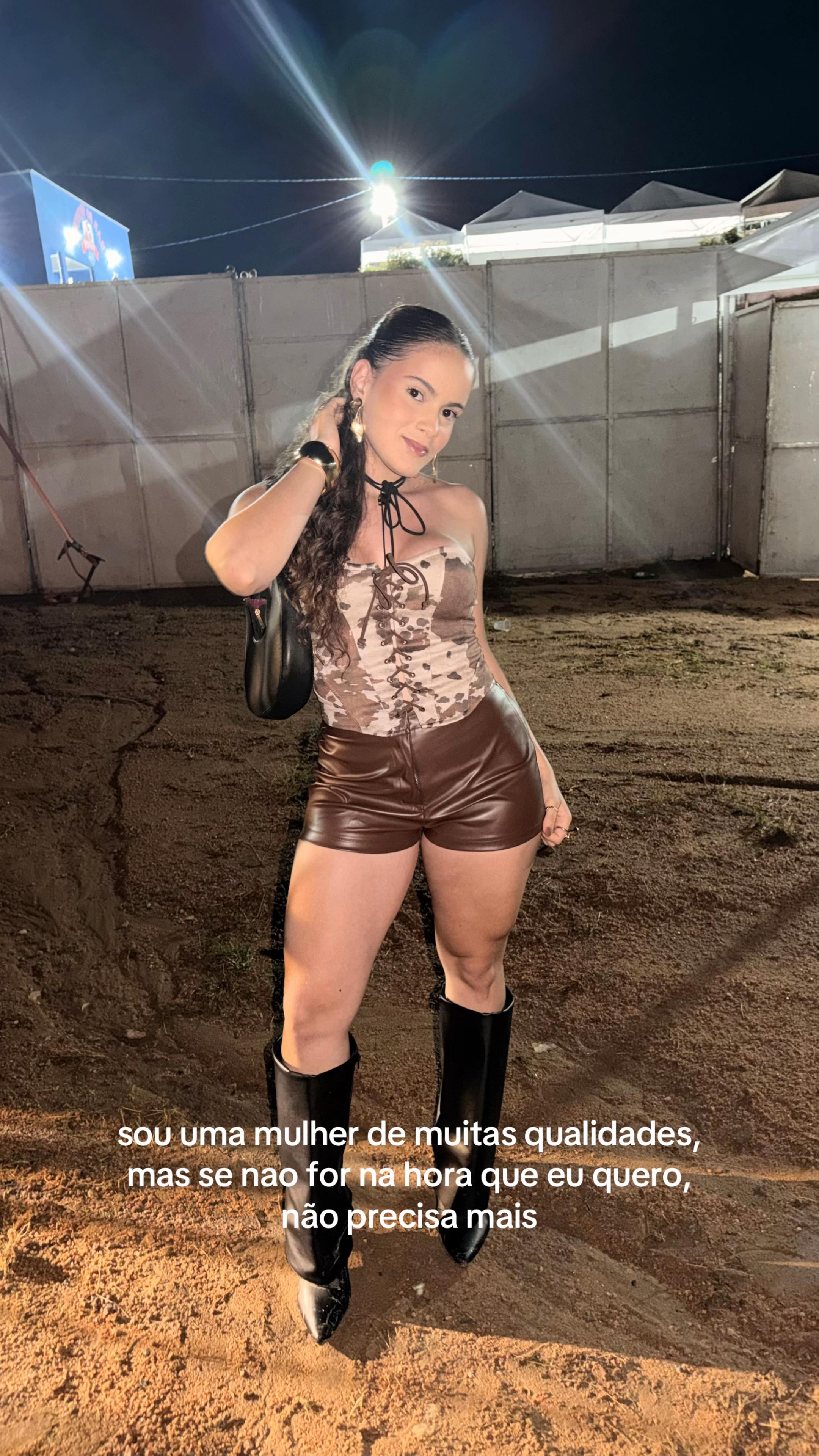 @clararezende__