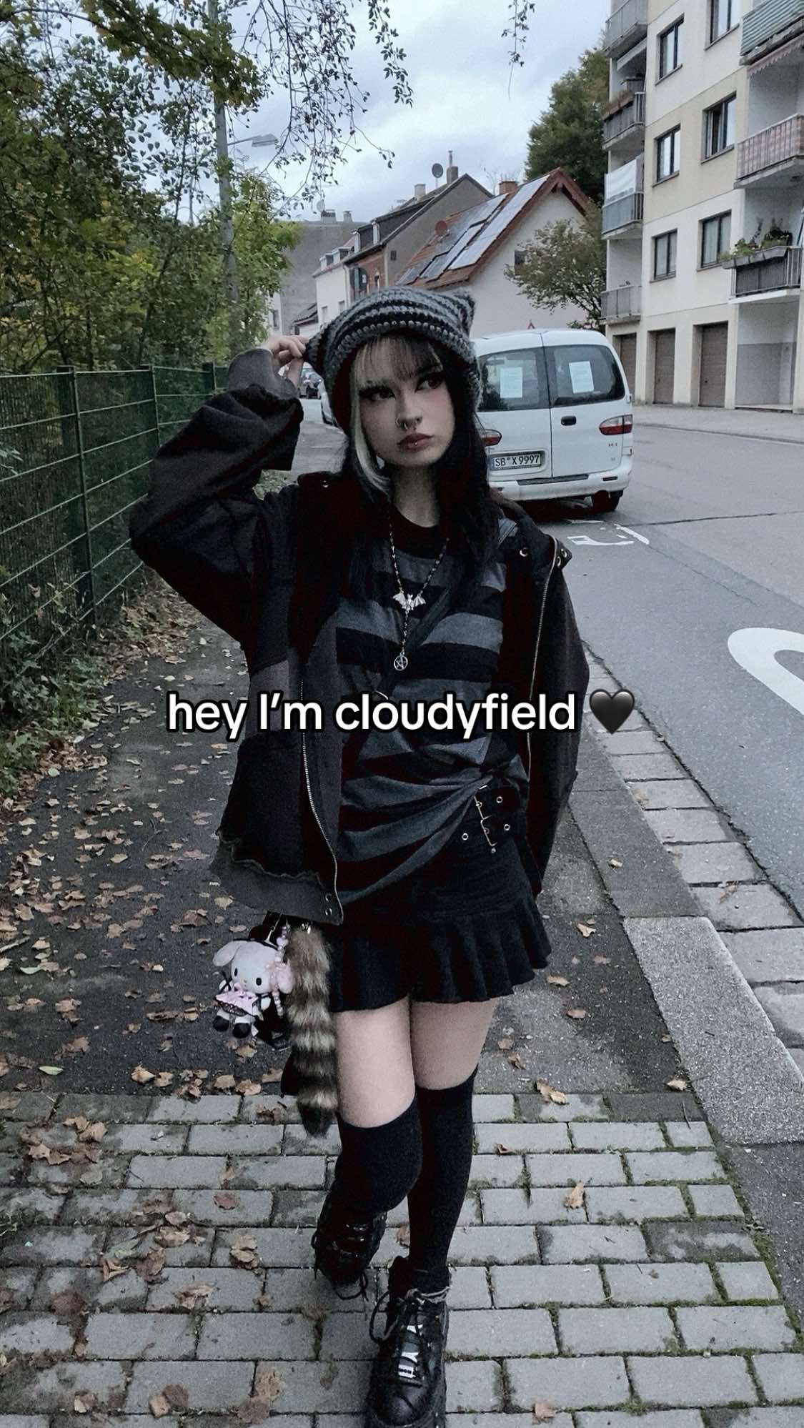@cl0udyfield