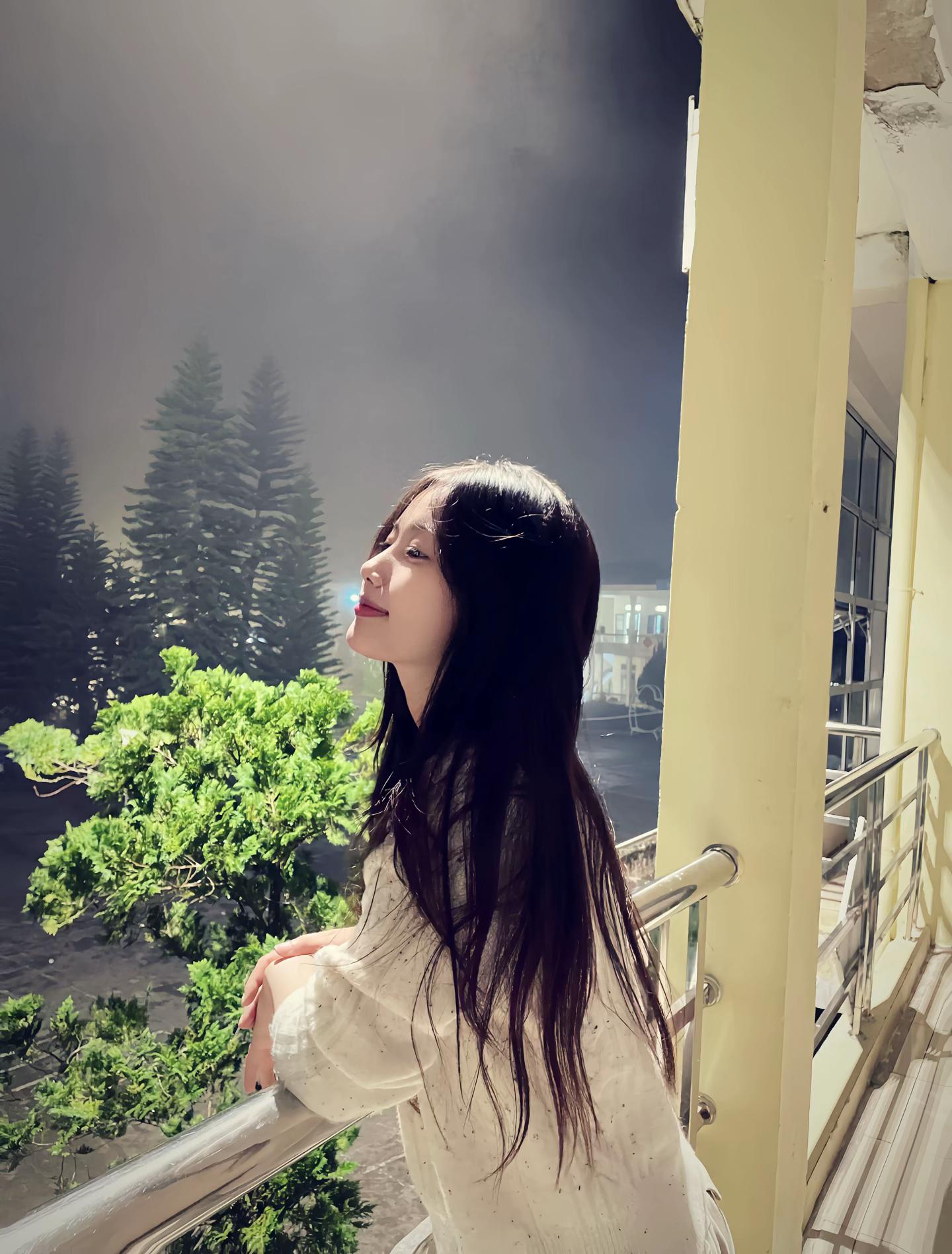 @hắt x&igrave; giả tạo !