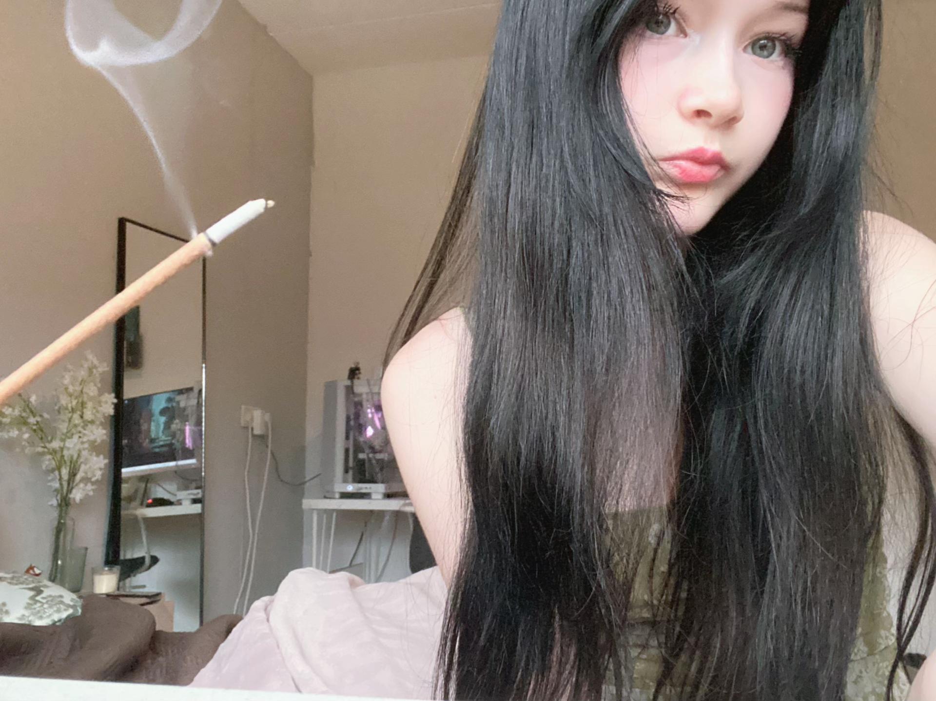 @¥. arianna ☾