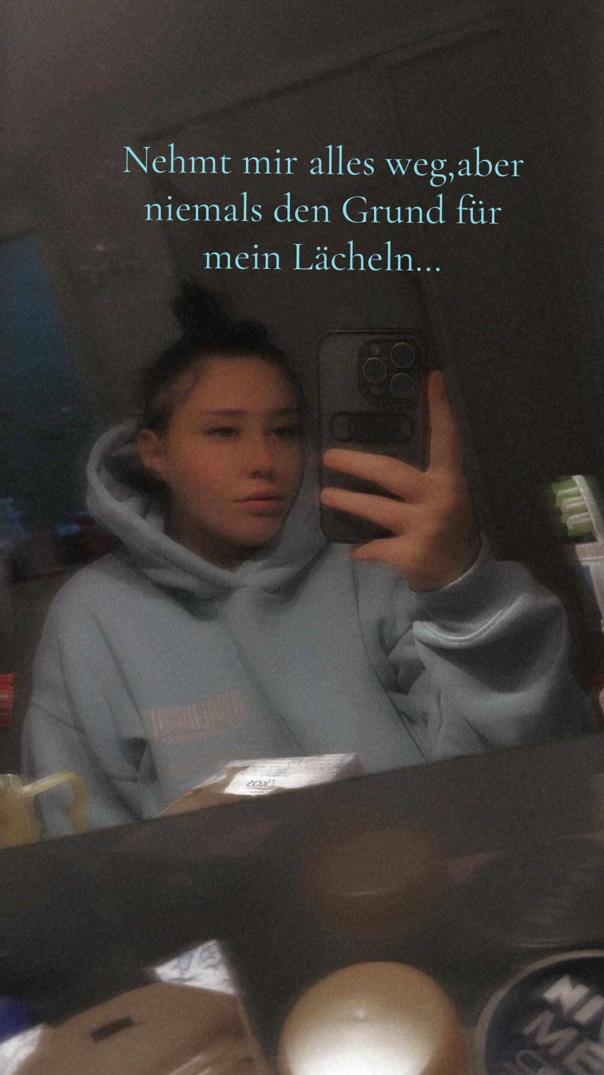 @mxllyXVIII
