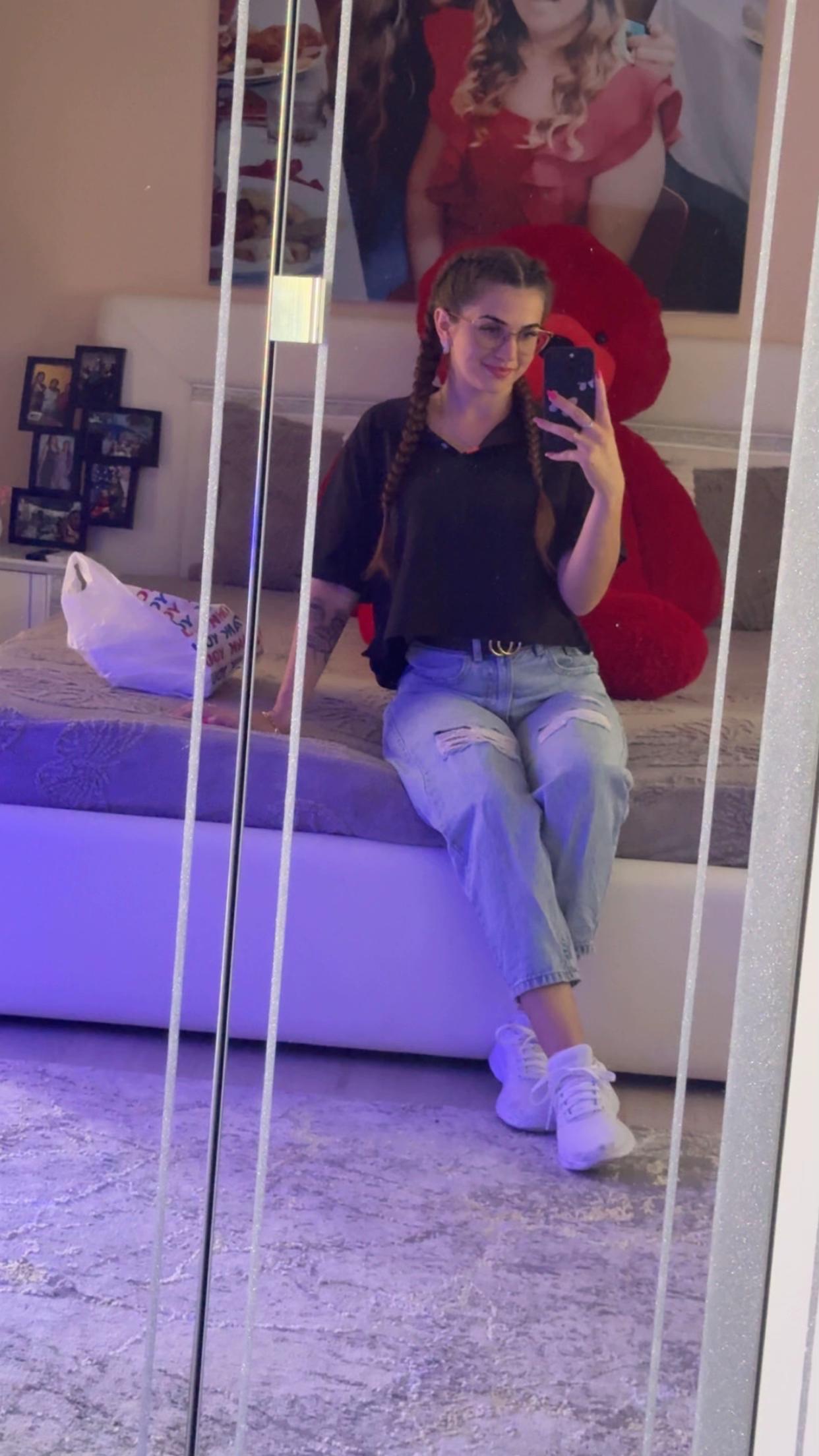 @Vali 🖤🐼