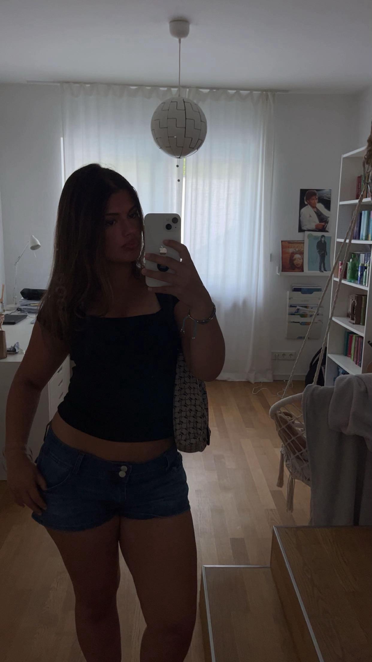 @melina98