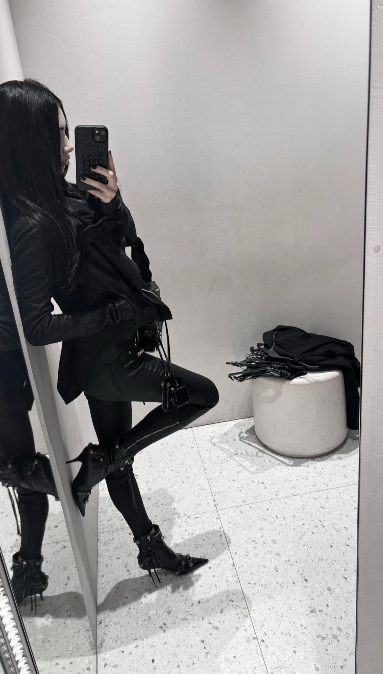 @nikolestunna