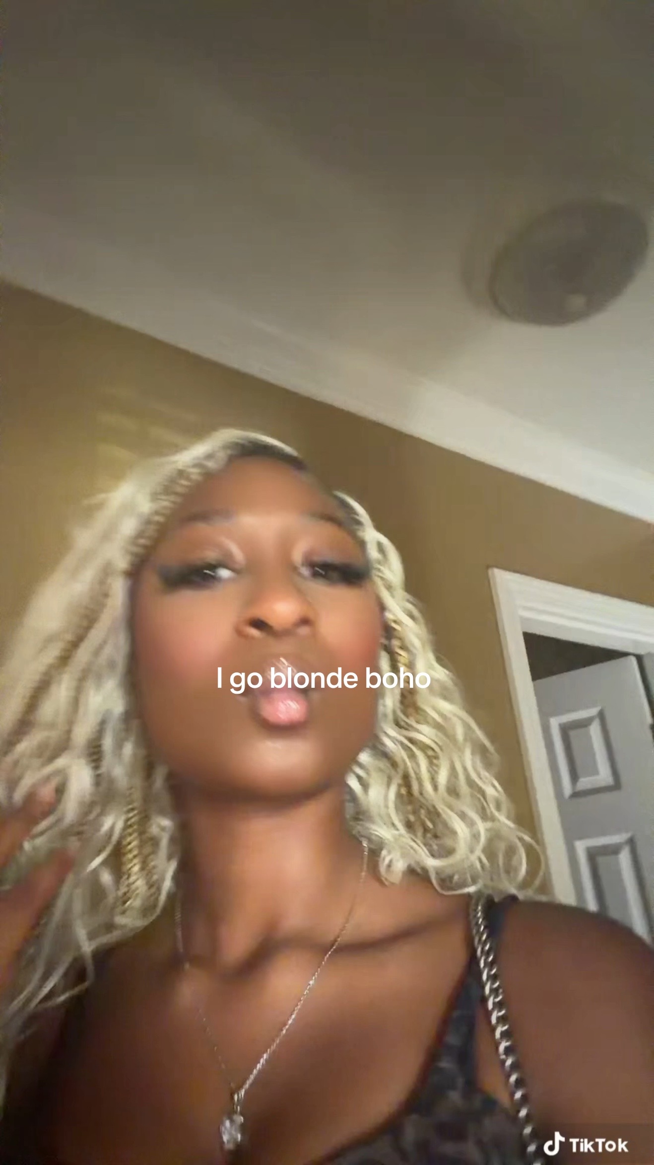 @👱🏾♀️