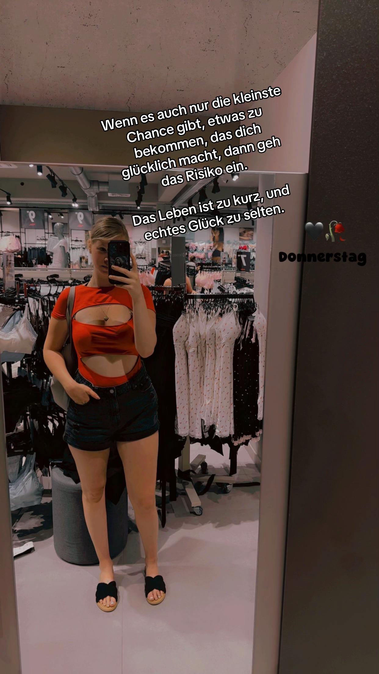 @Laura 🖤 🧸