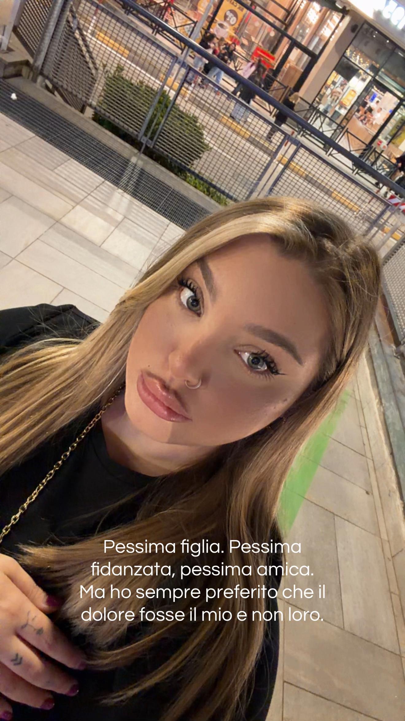 @Ross33lla__