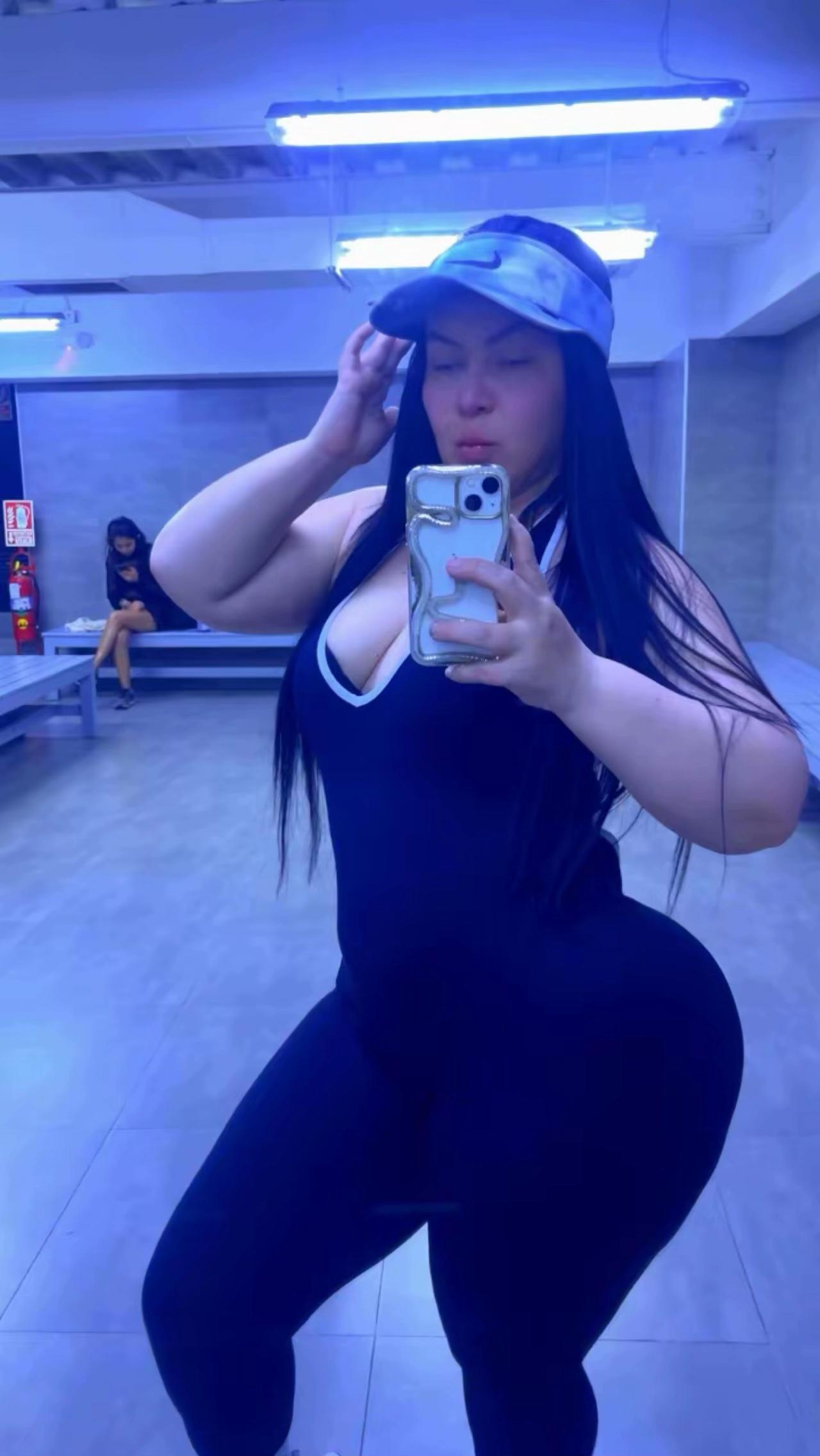 @Desi la Diva🍑🍑