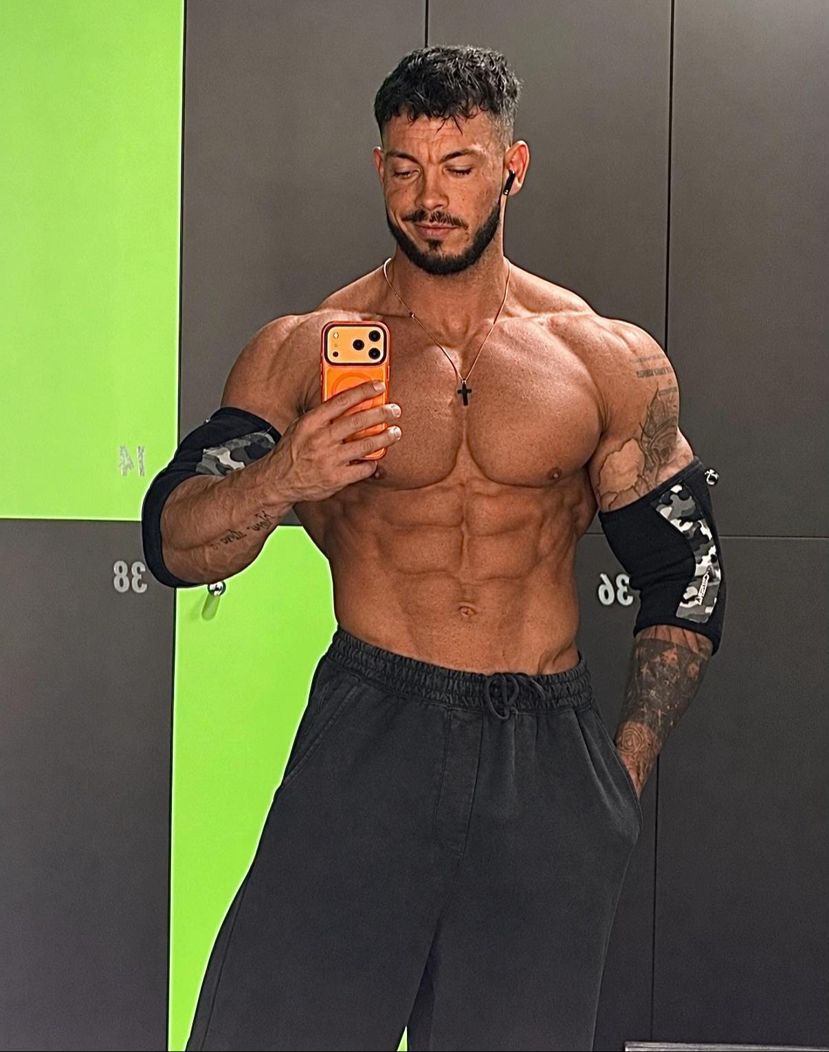 @Georgearvat_