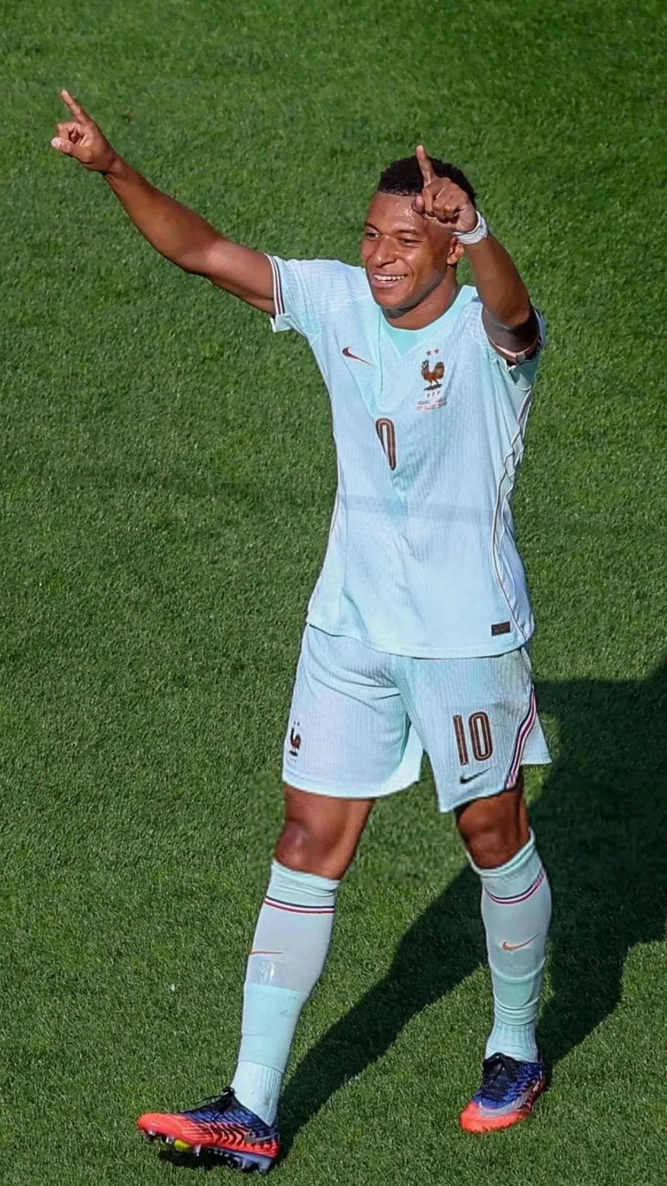 @🇹🇳Marine Rahmani🇫🇷