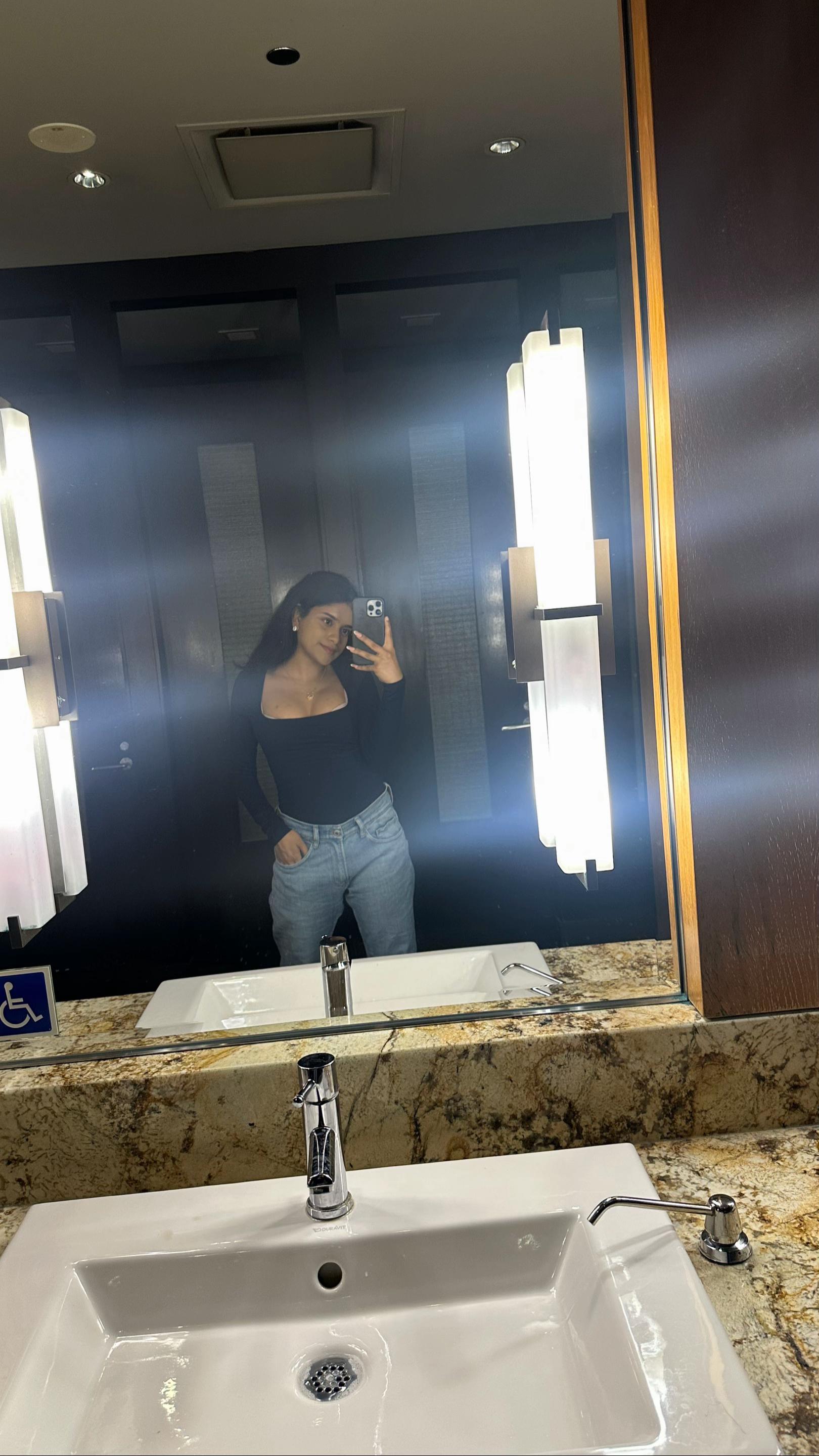 @elakiyaak