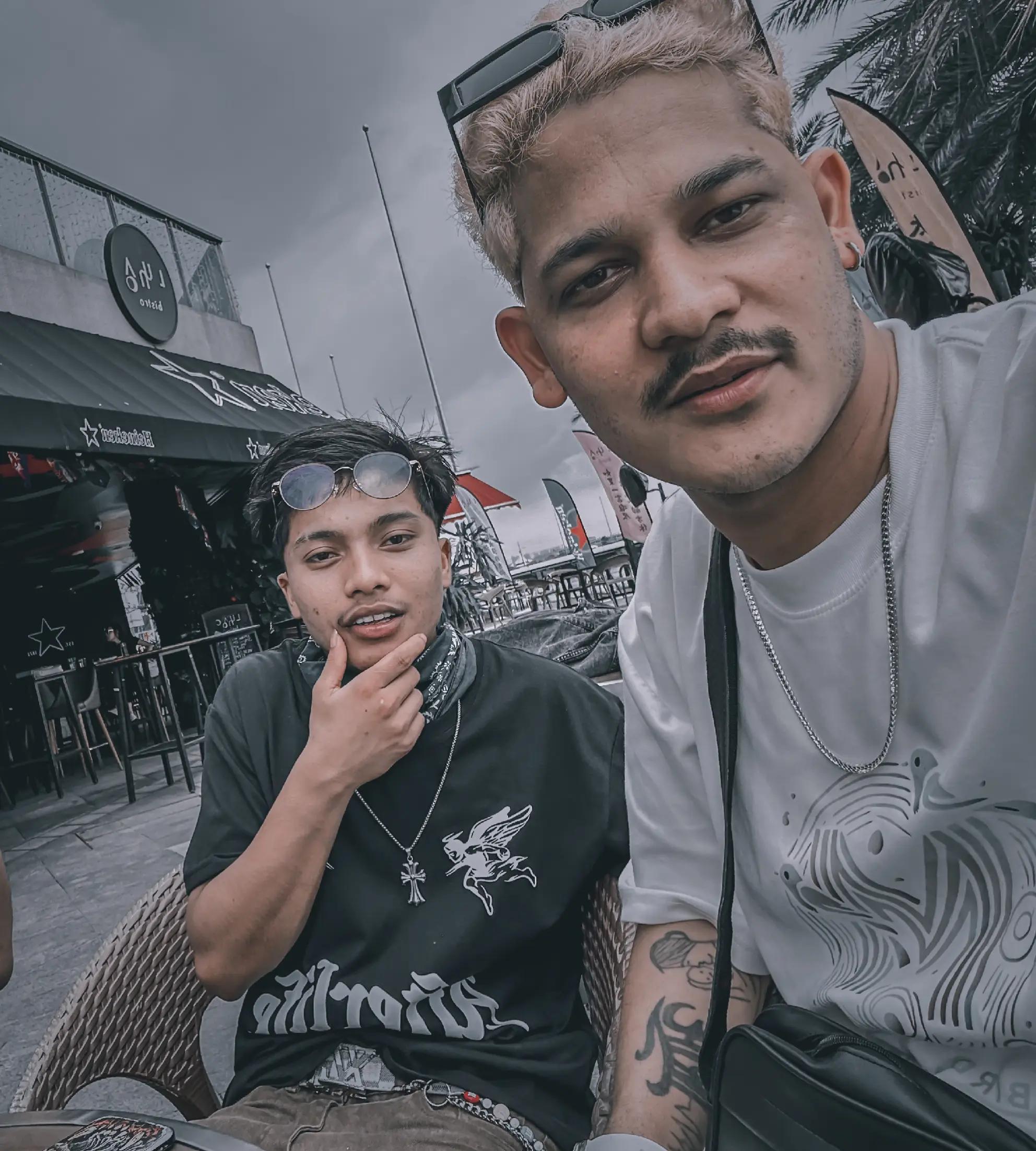 @DoRJeY YOUnG...🧃
