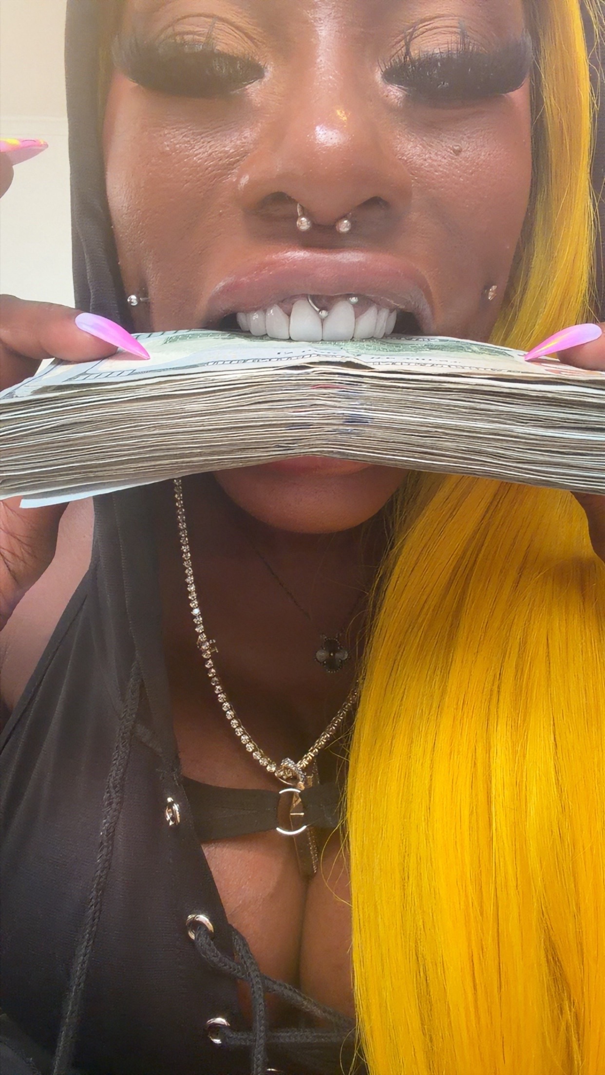 @EBONYMYSTIQUE