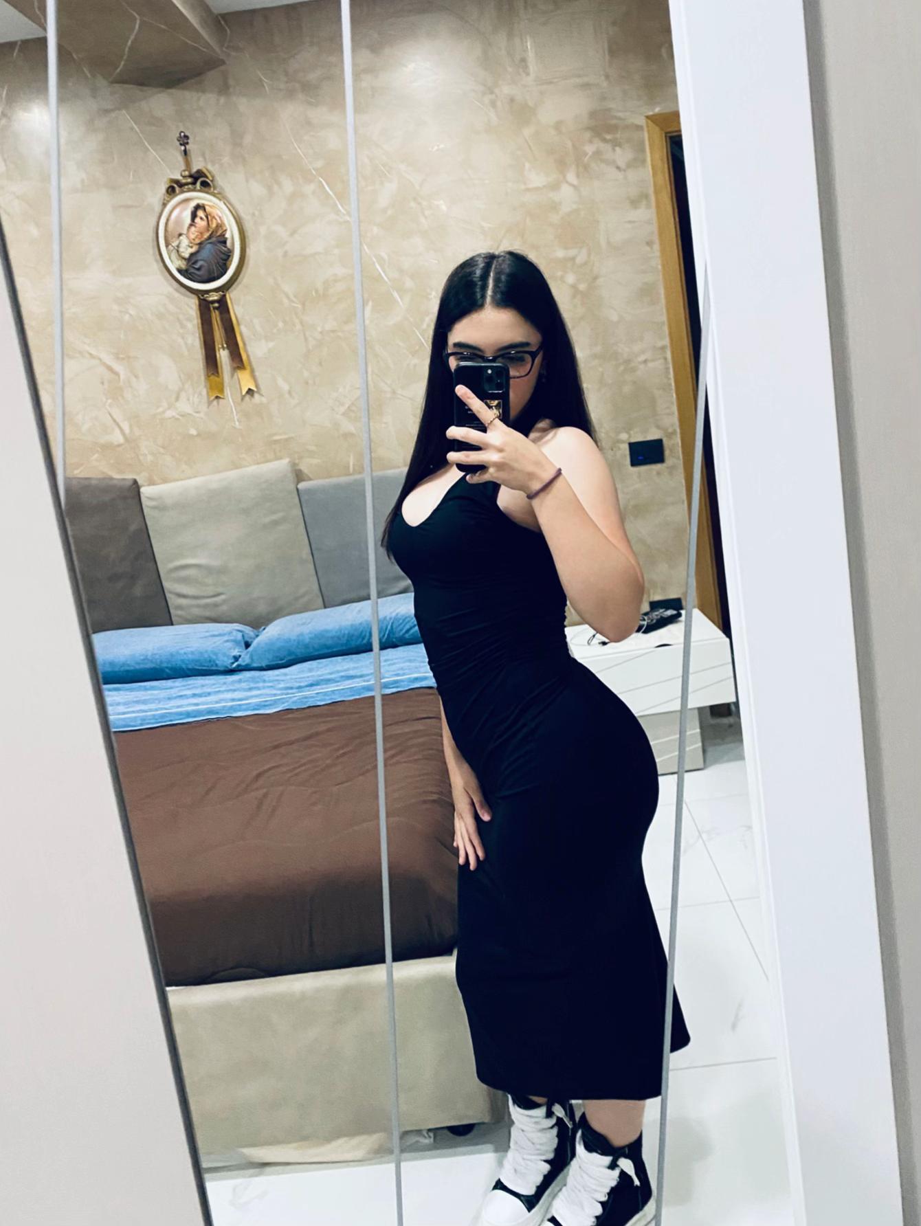 @👩🏽&zwj;🦱💫
