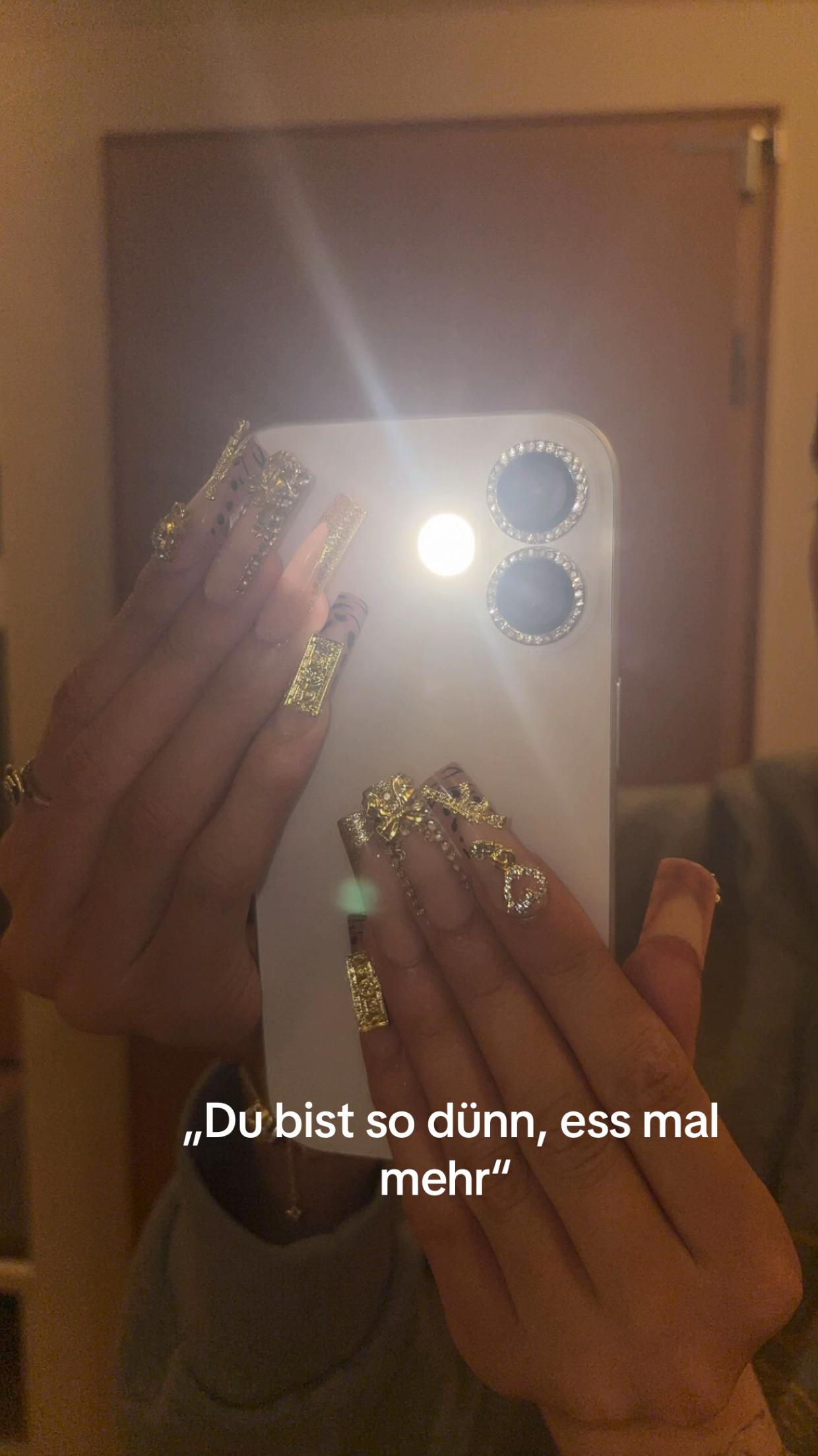@𝐄𝐦𝐦𝐲