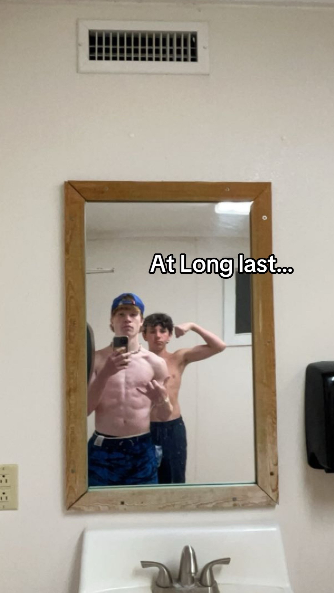 @￴