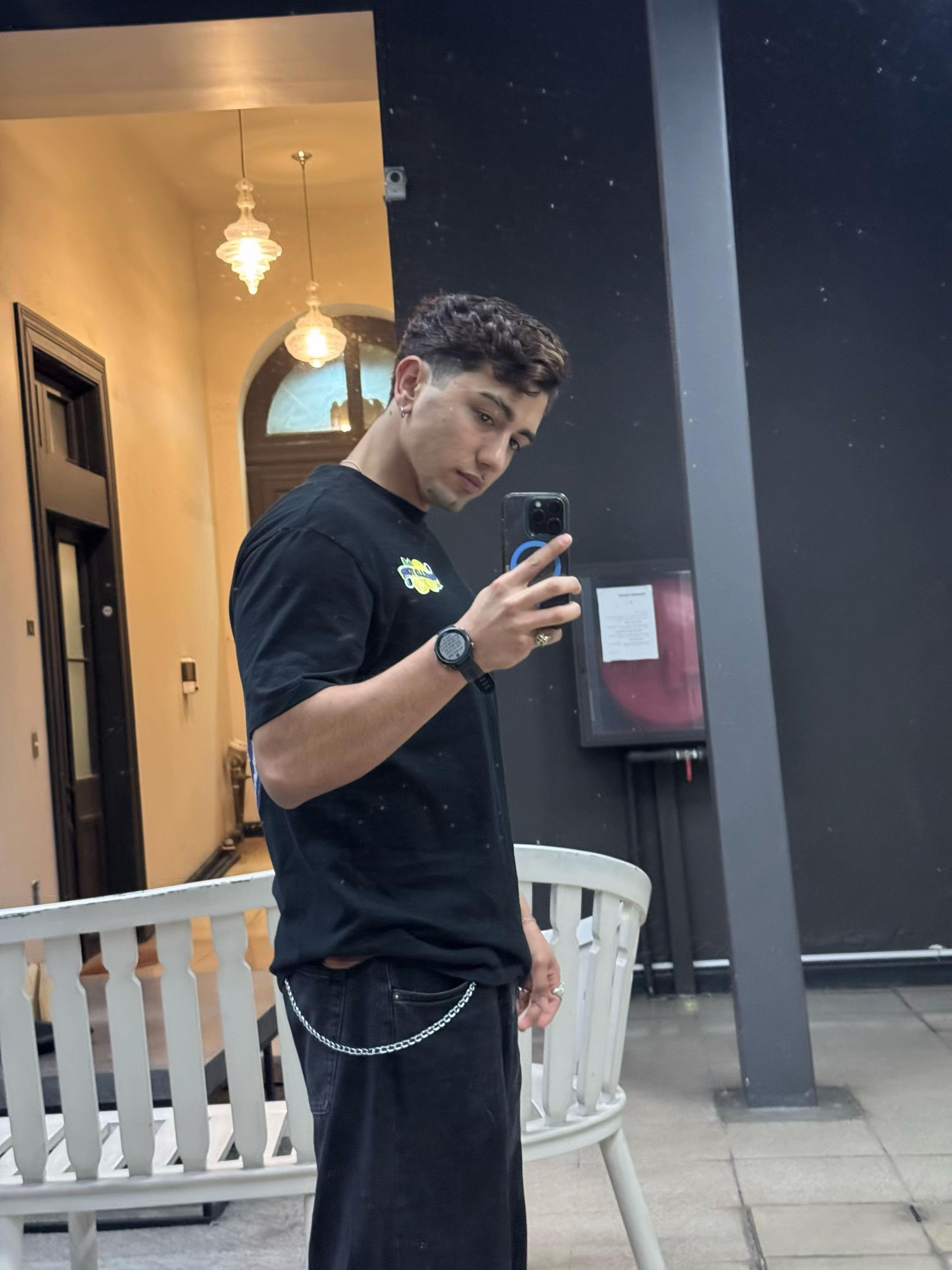 @Sebastién