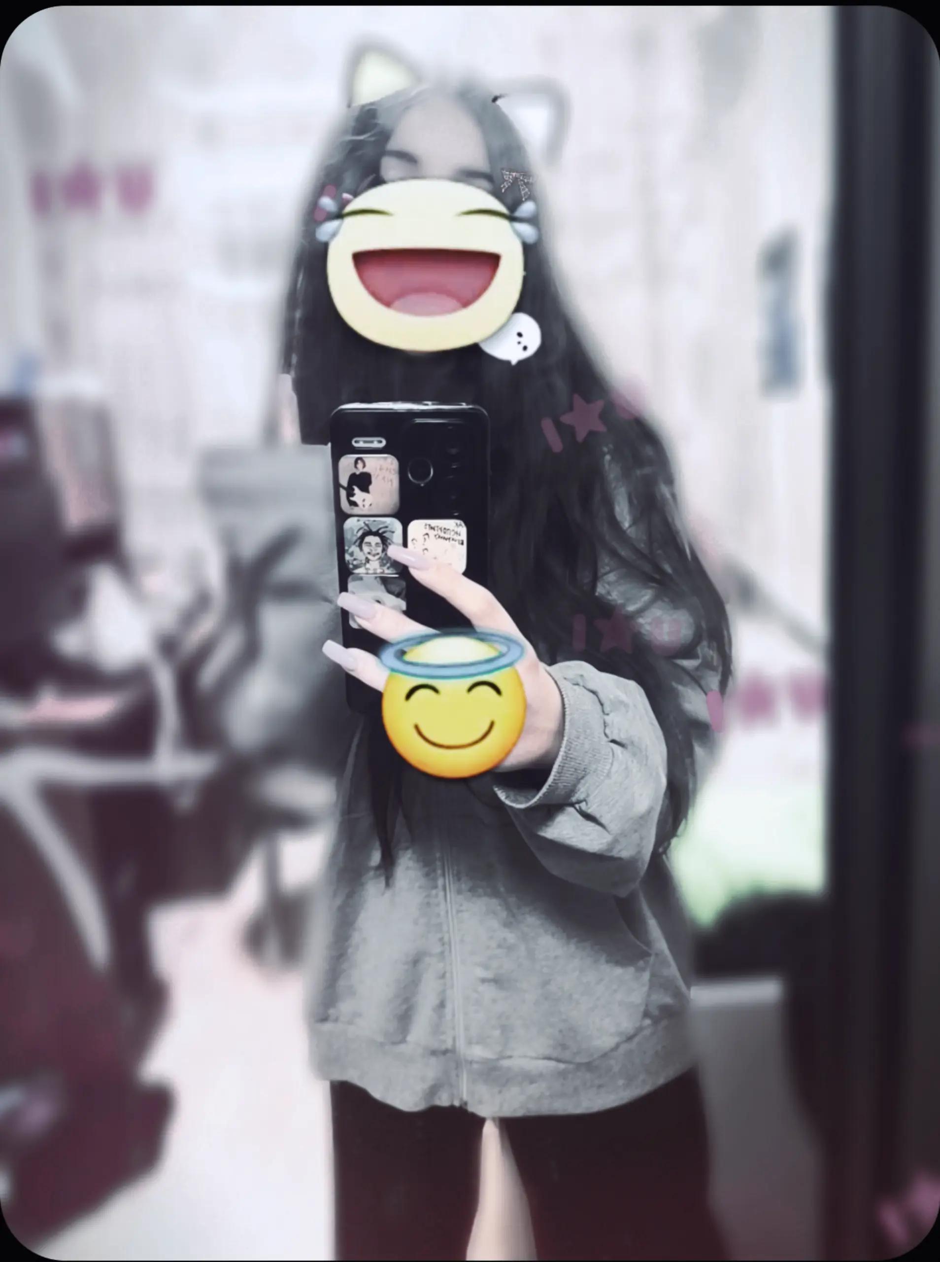 @^//^