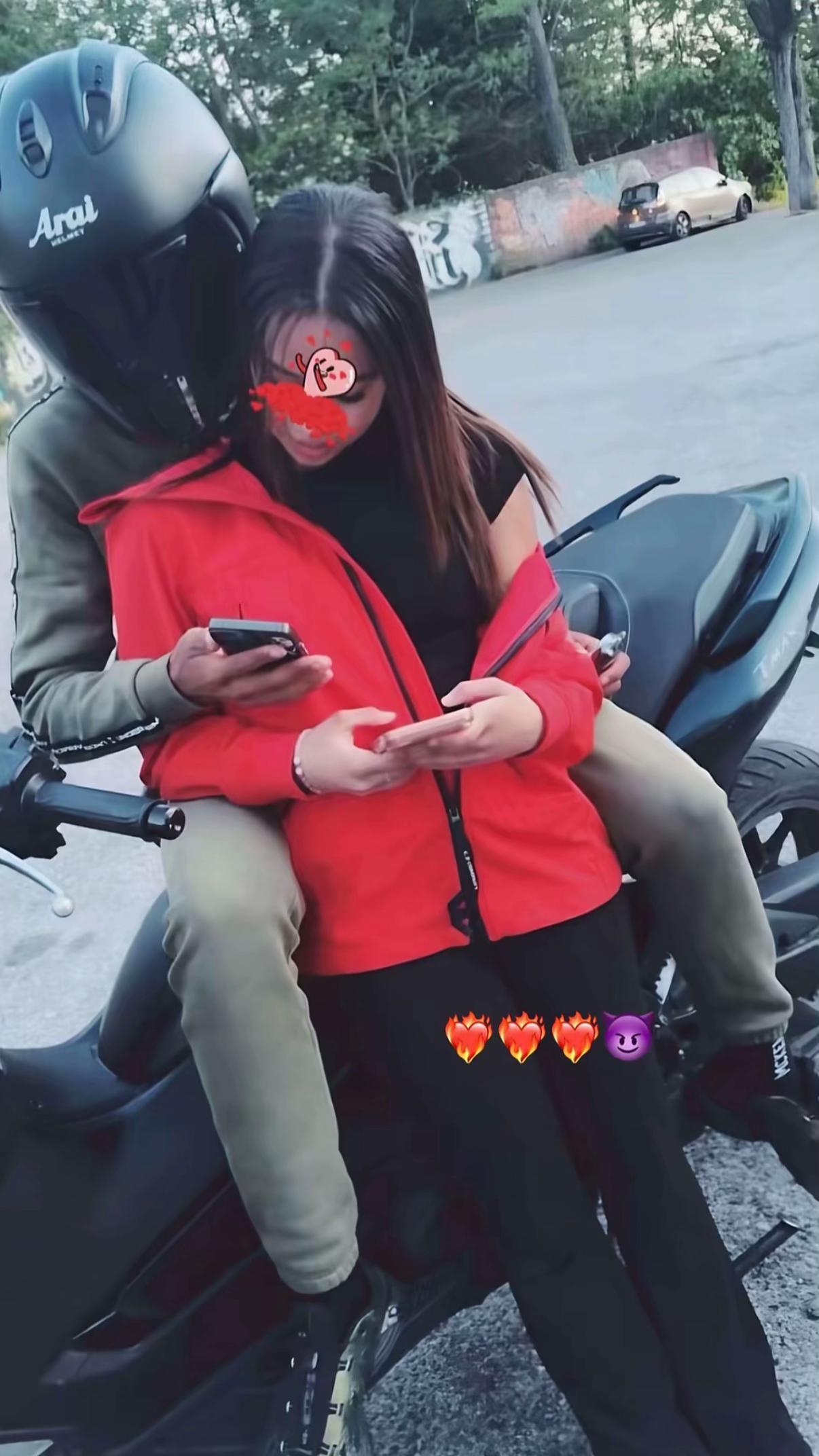 @👾