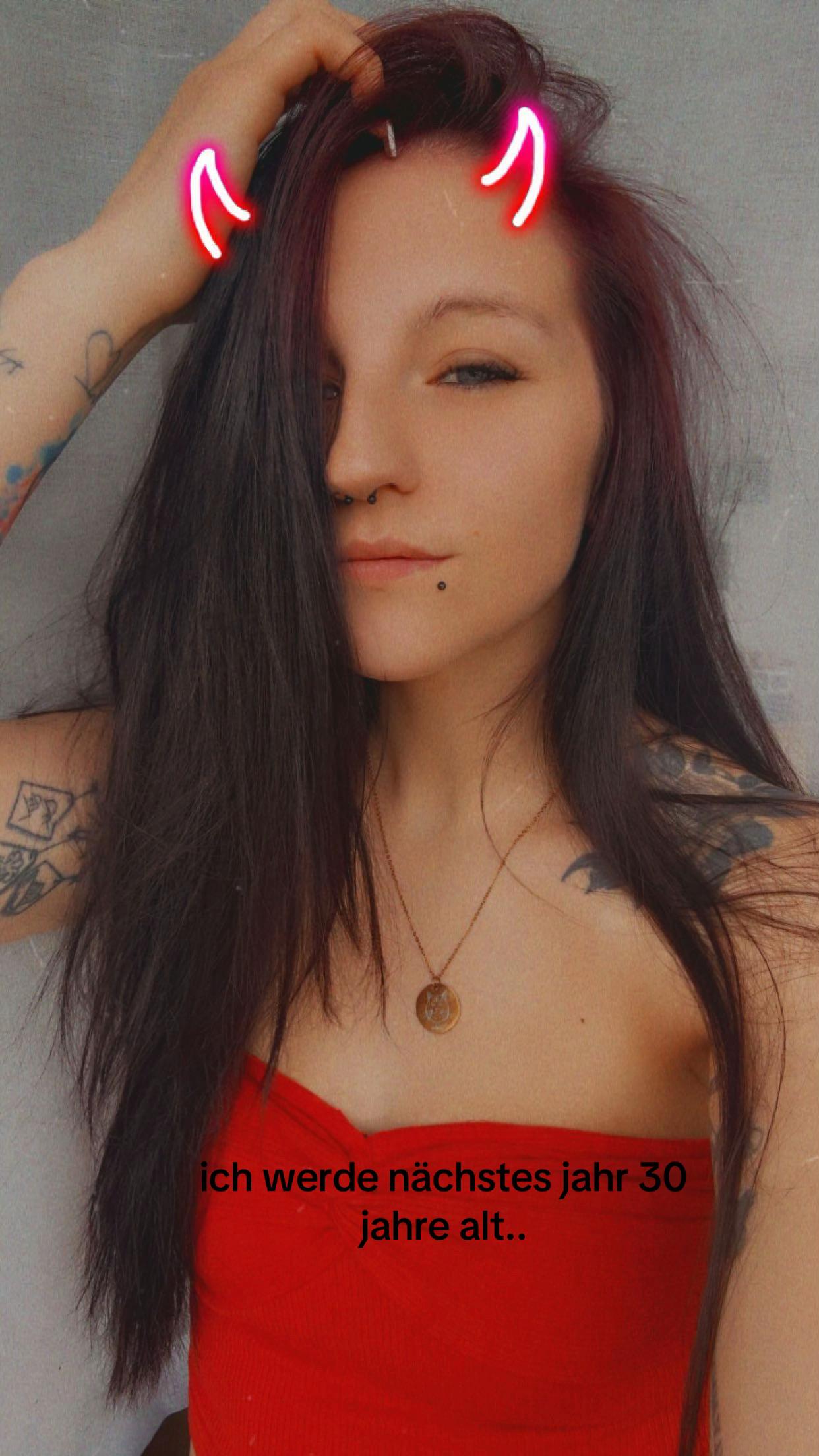 @alxyna_
