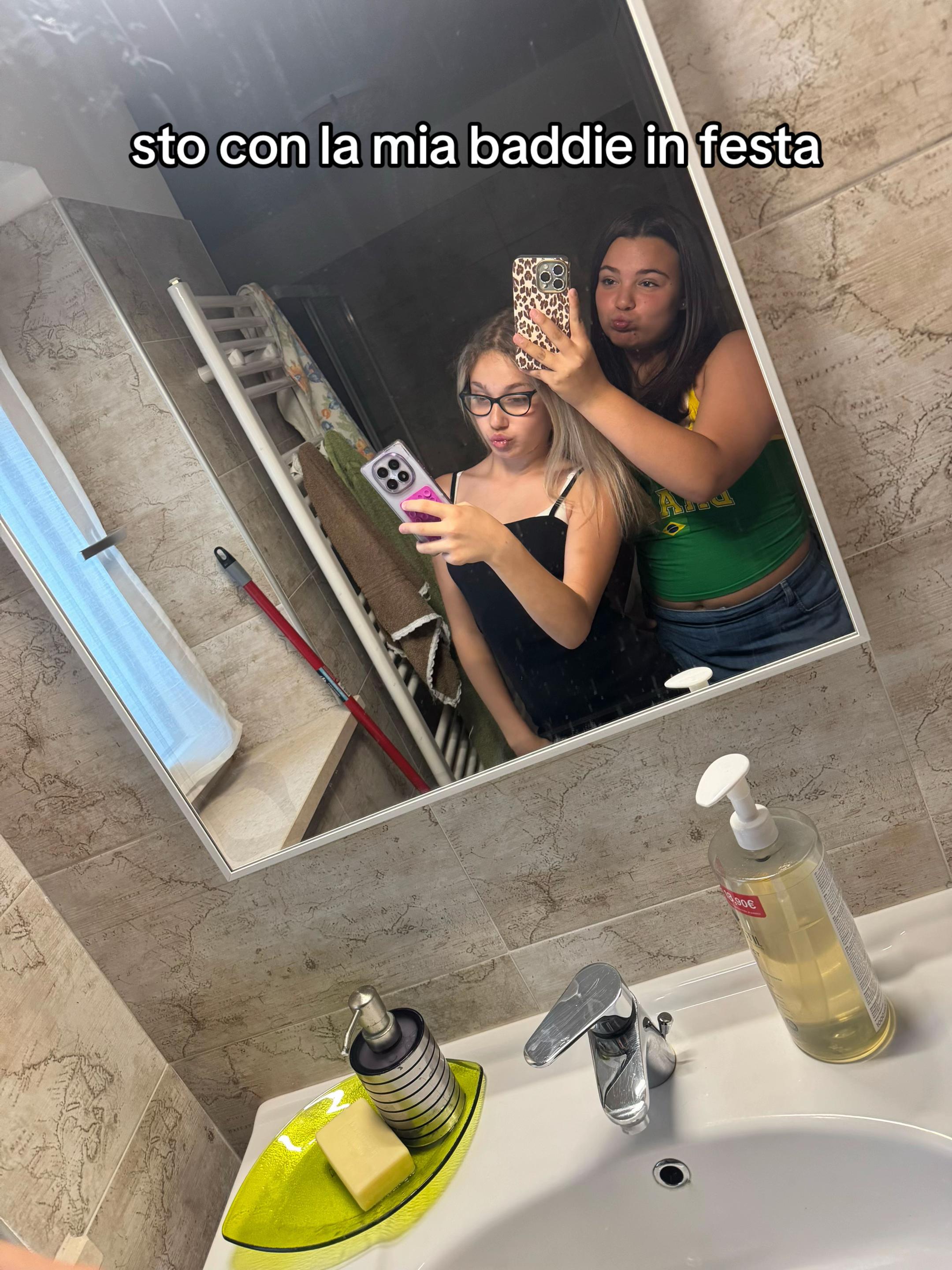 @la bionda &egrave; la mora👱🏻&zwj;♀️👩🏻