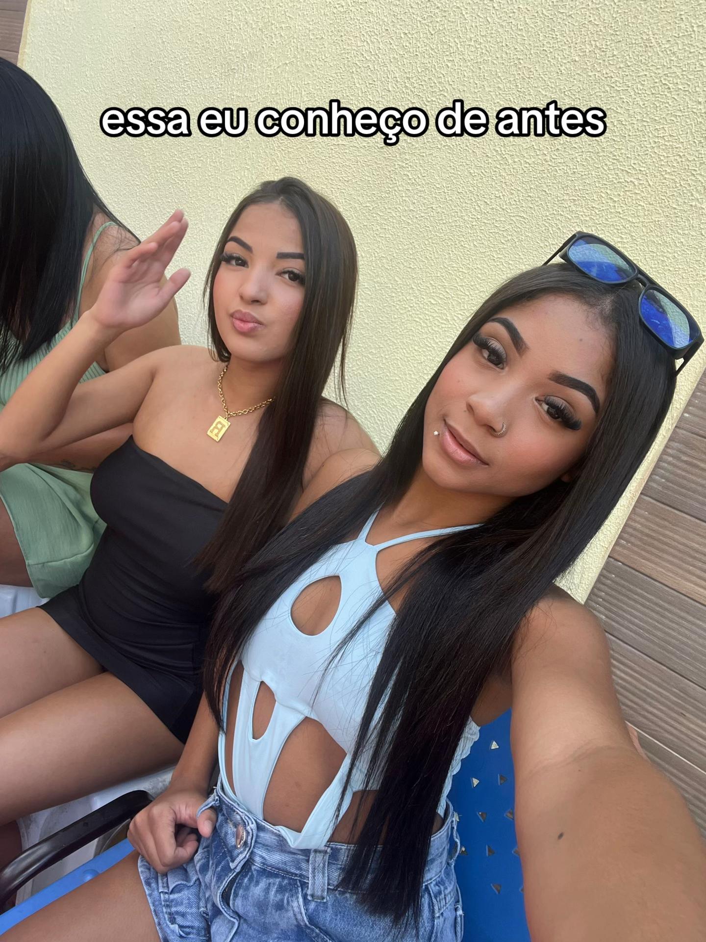 @•R