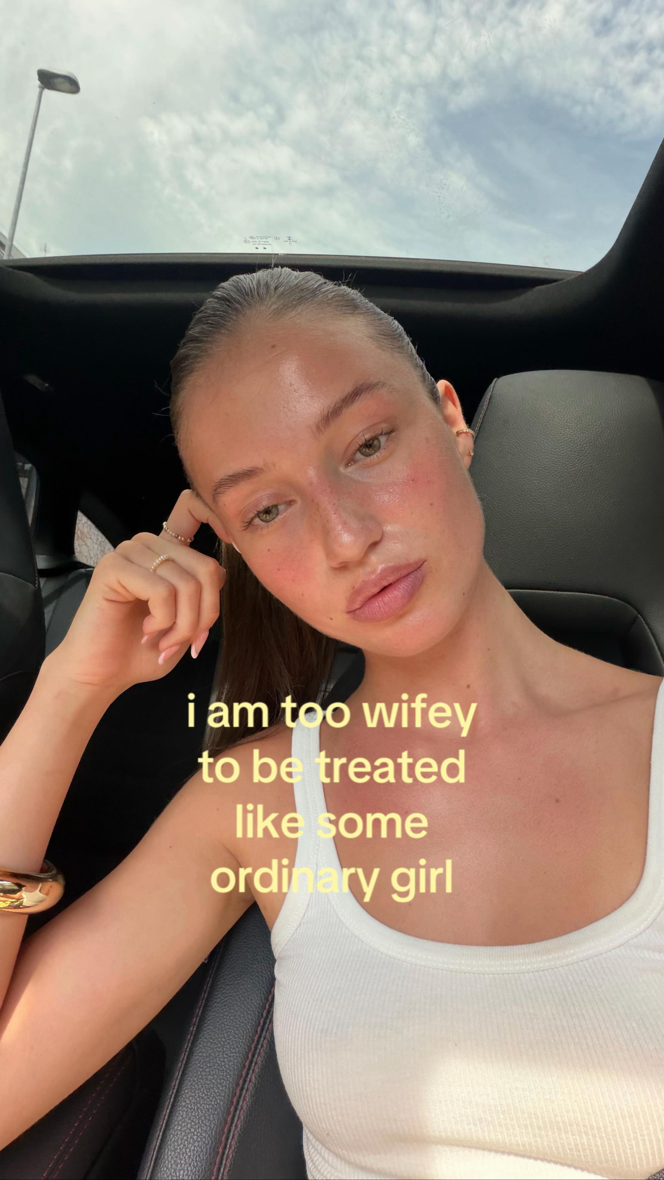 @𝘐𝘷𝘢𝘯𝘢 𝘋𝘪𝘮𝘪𝘵𝘳𝘰𝘷𝘢
