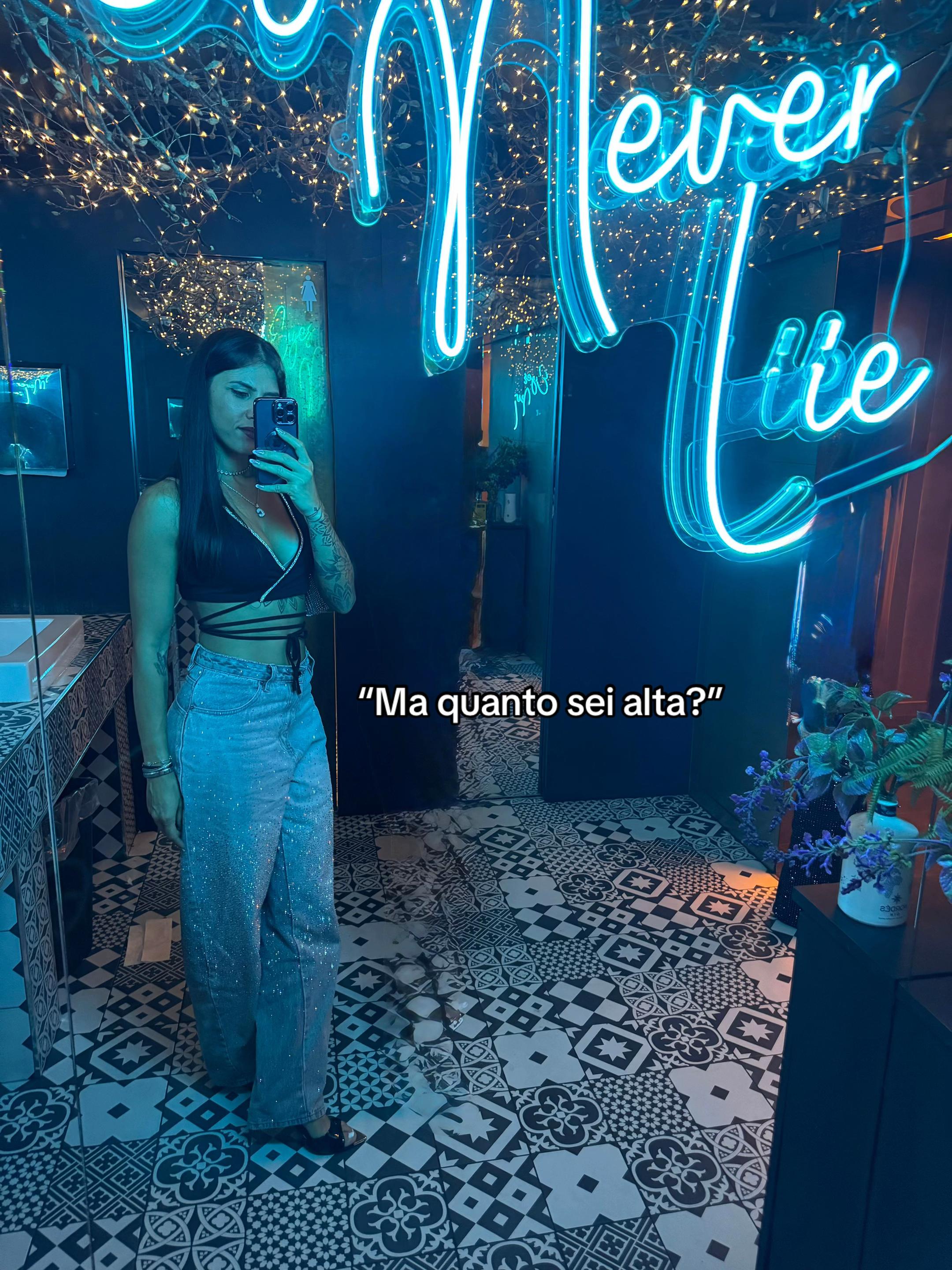 @𝐂𝐀𝐑𝐎𝐋𝐀