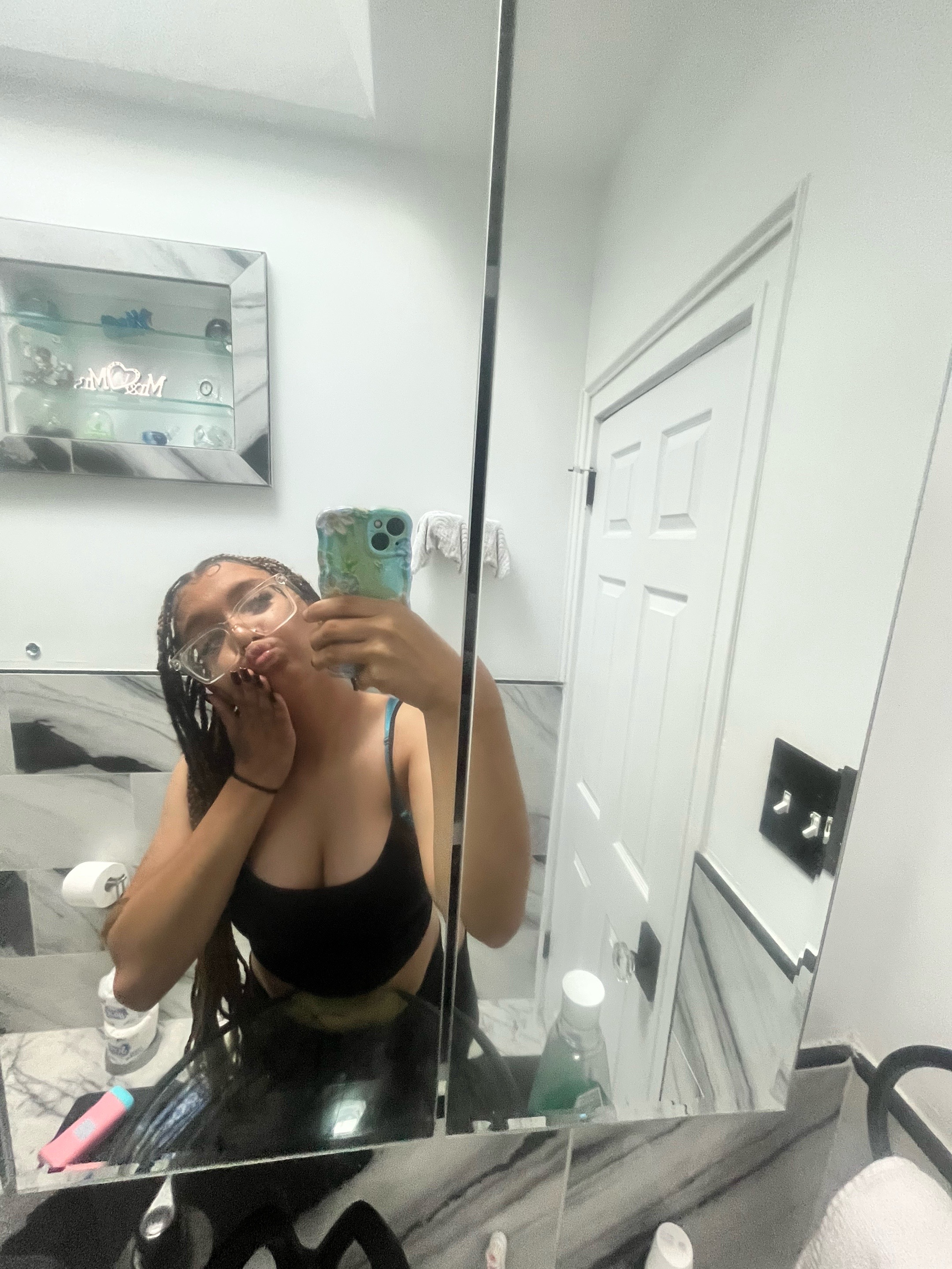 @𝔓𝔬𝔰𝔰𝔢𝔰𝔰𝔢𝔡𝔅𝔢𝔞𝔲𝔱𝔶