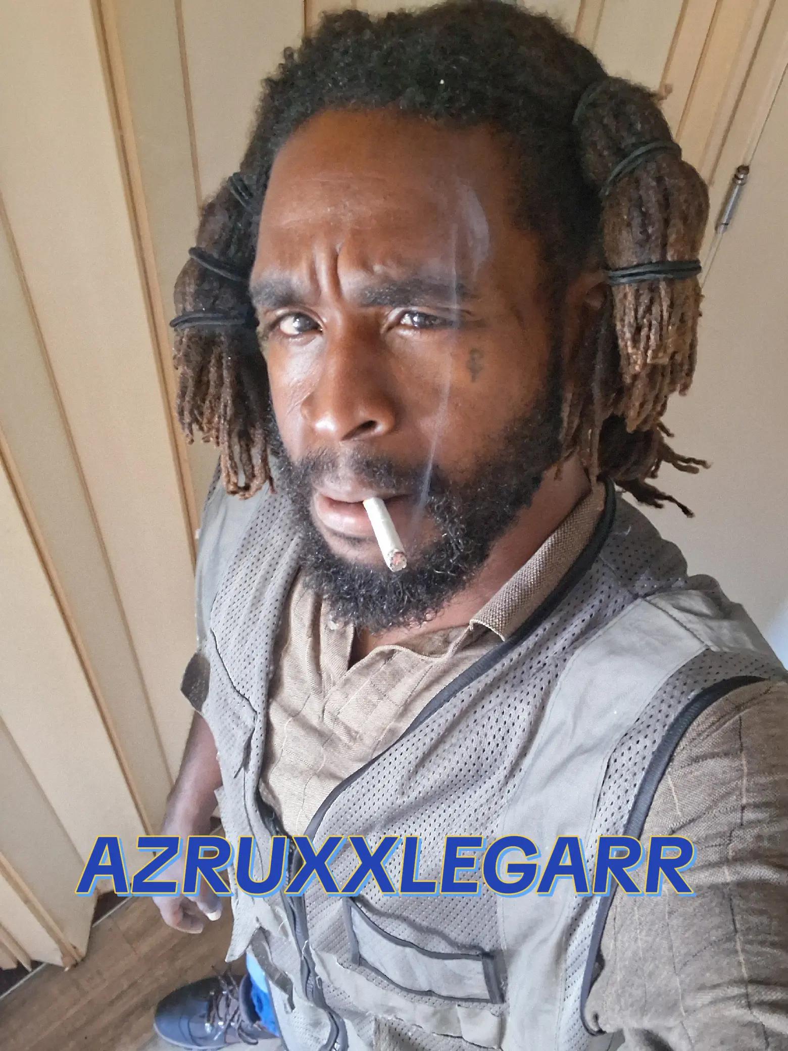 @AZ RUXXLE GARR