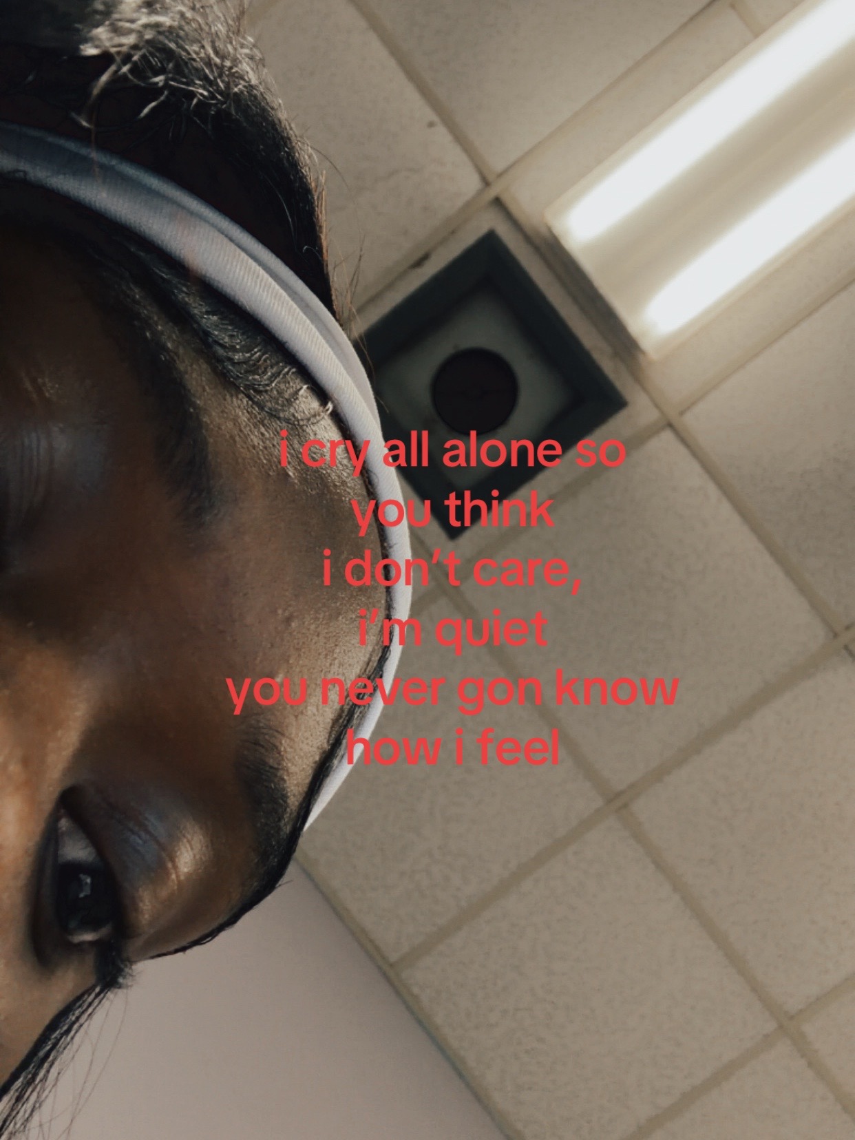 @totallynotmyra_
