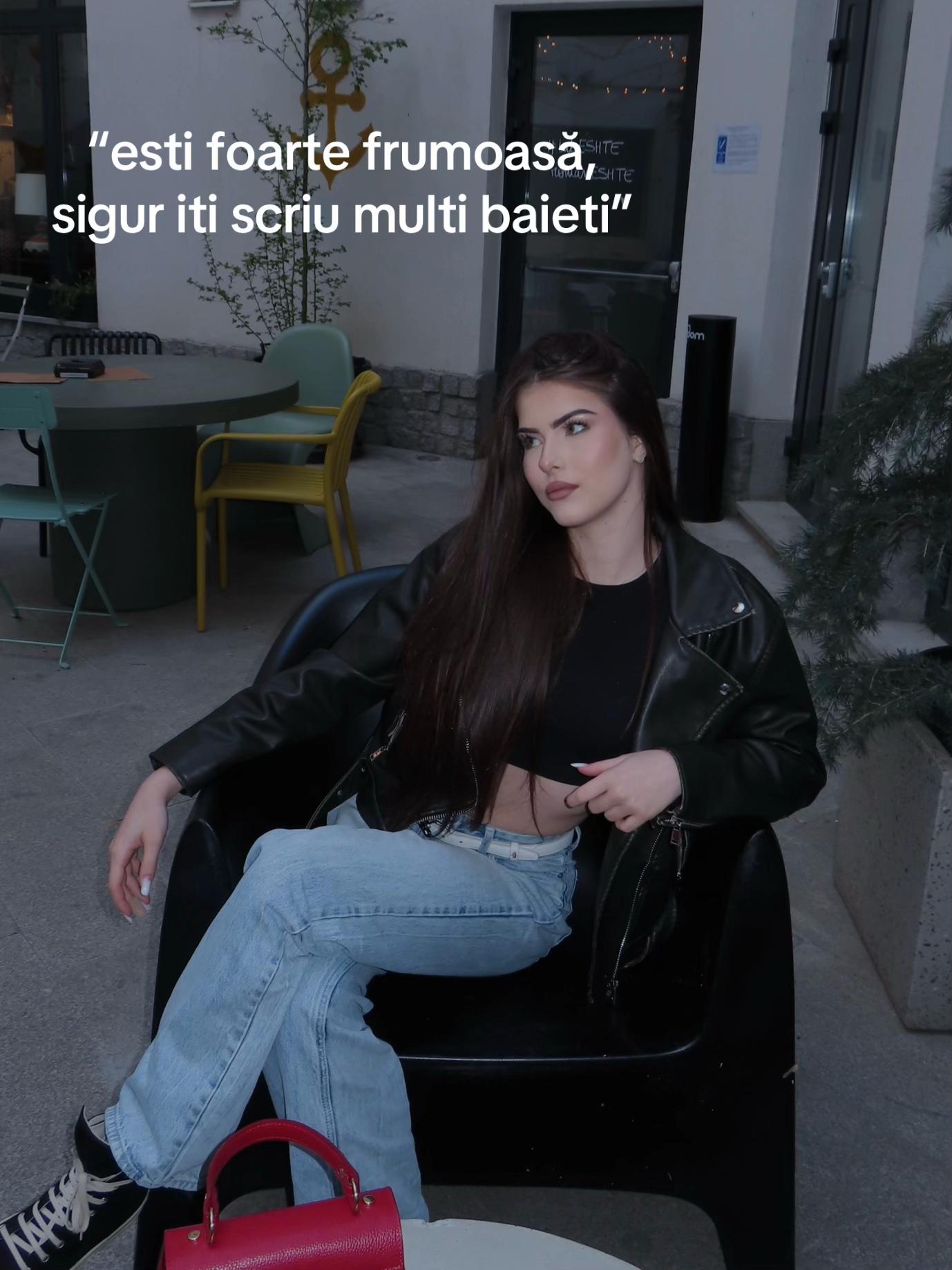 @Catiii