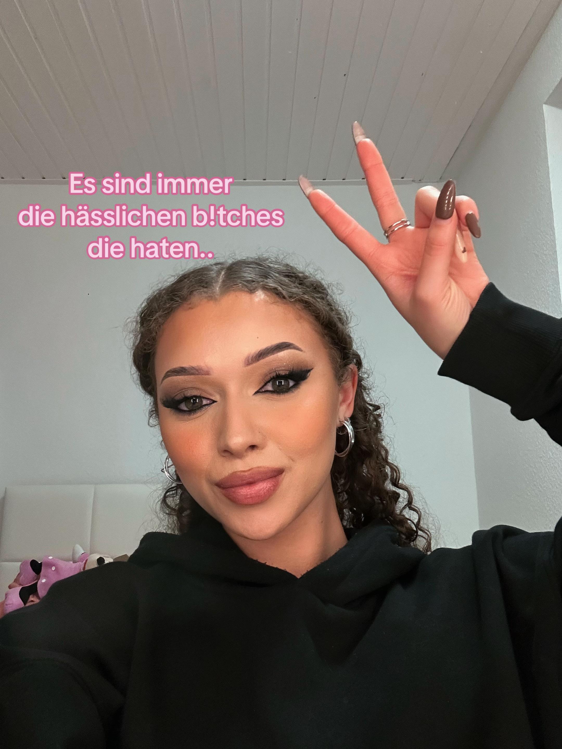 @L A R A ๐๐ผ