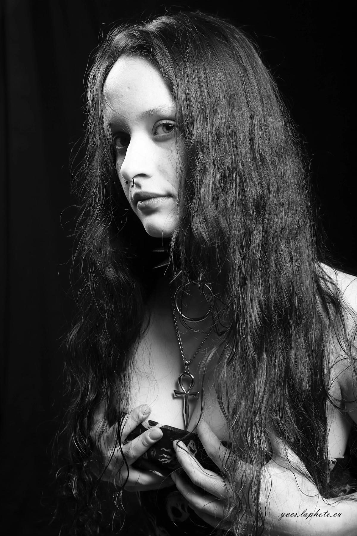 @🦇 𝔐𝔞𝔯𝔦𝔫𝔢 - Goth Girl