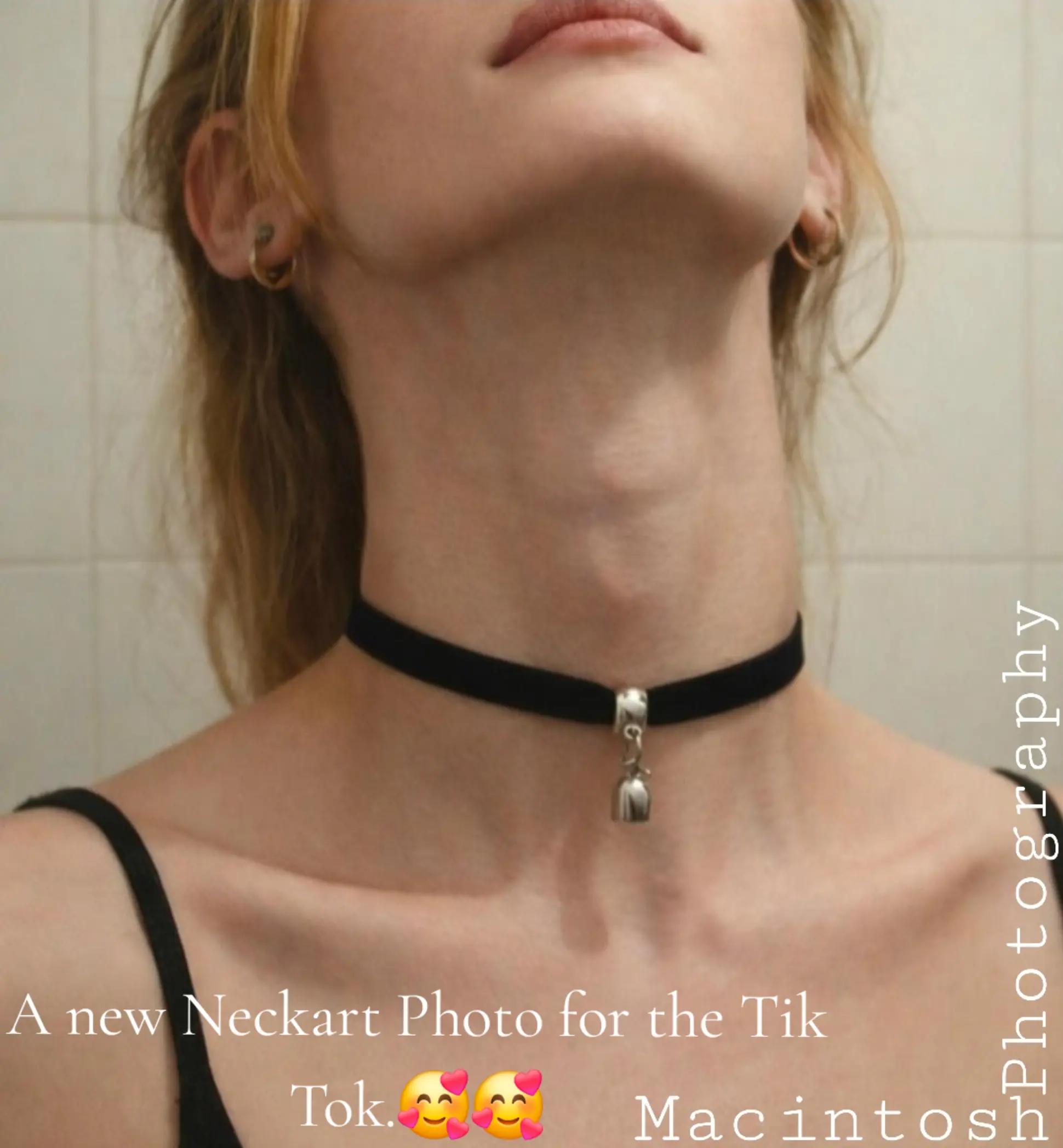 @Female_Neck_Appreciation