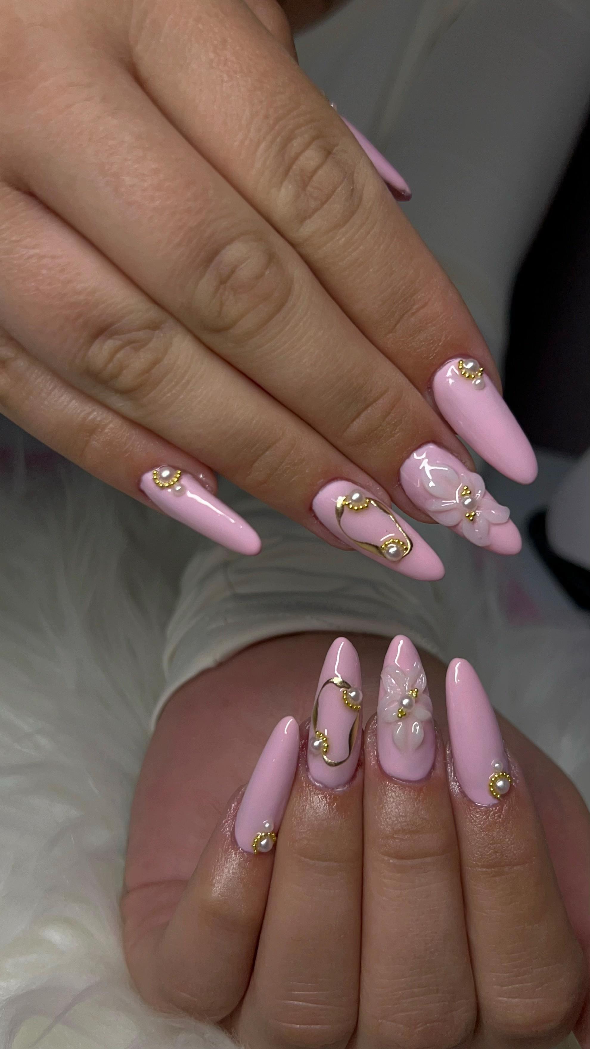 @Nails_vil&aacute;g