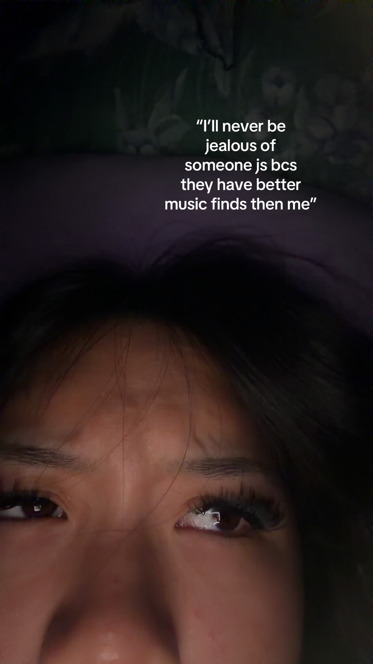 @ᝰ