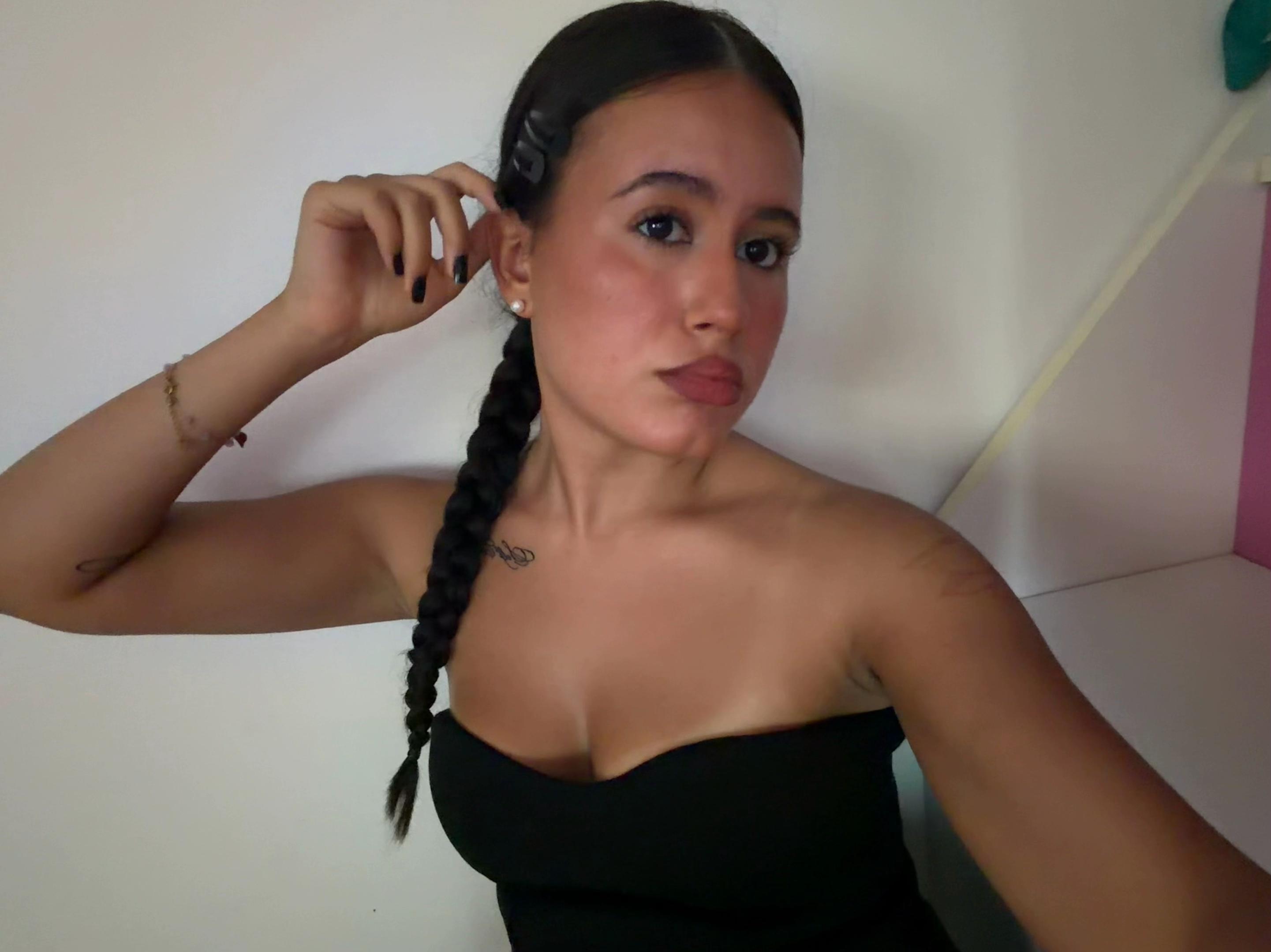@claudiasarconee
