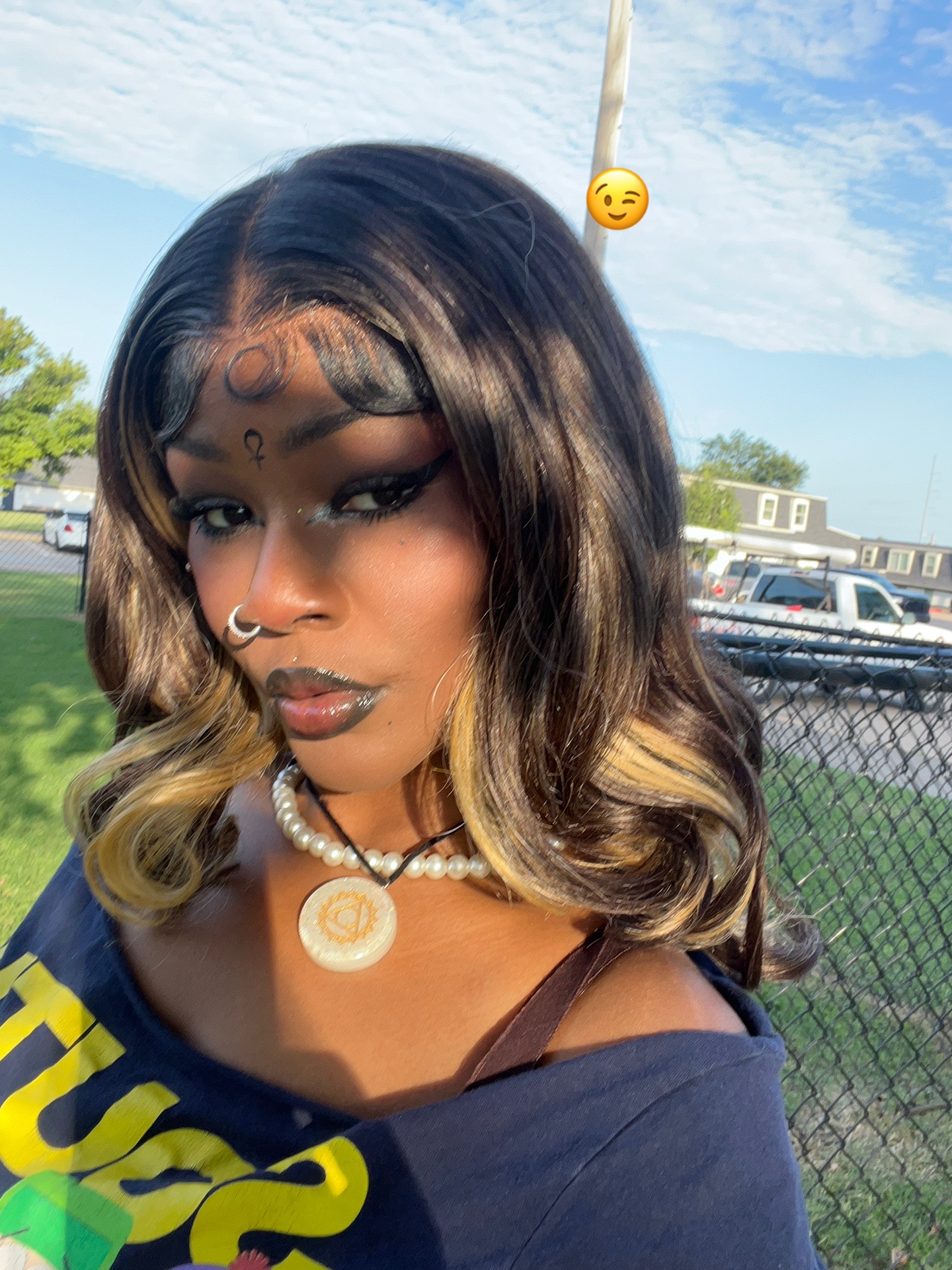 @zeebeax_
