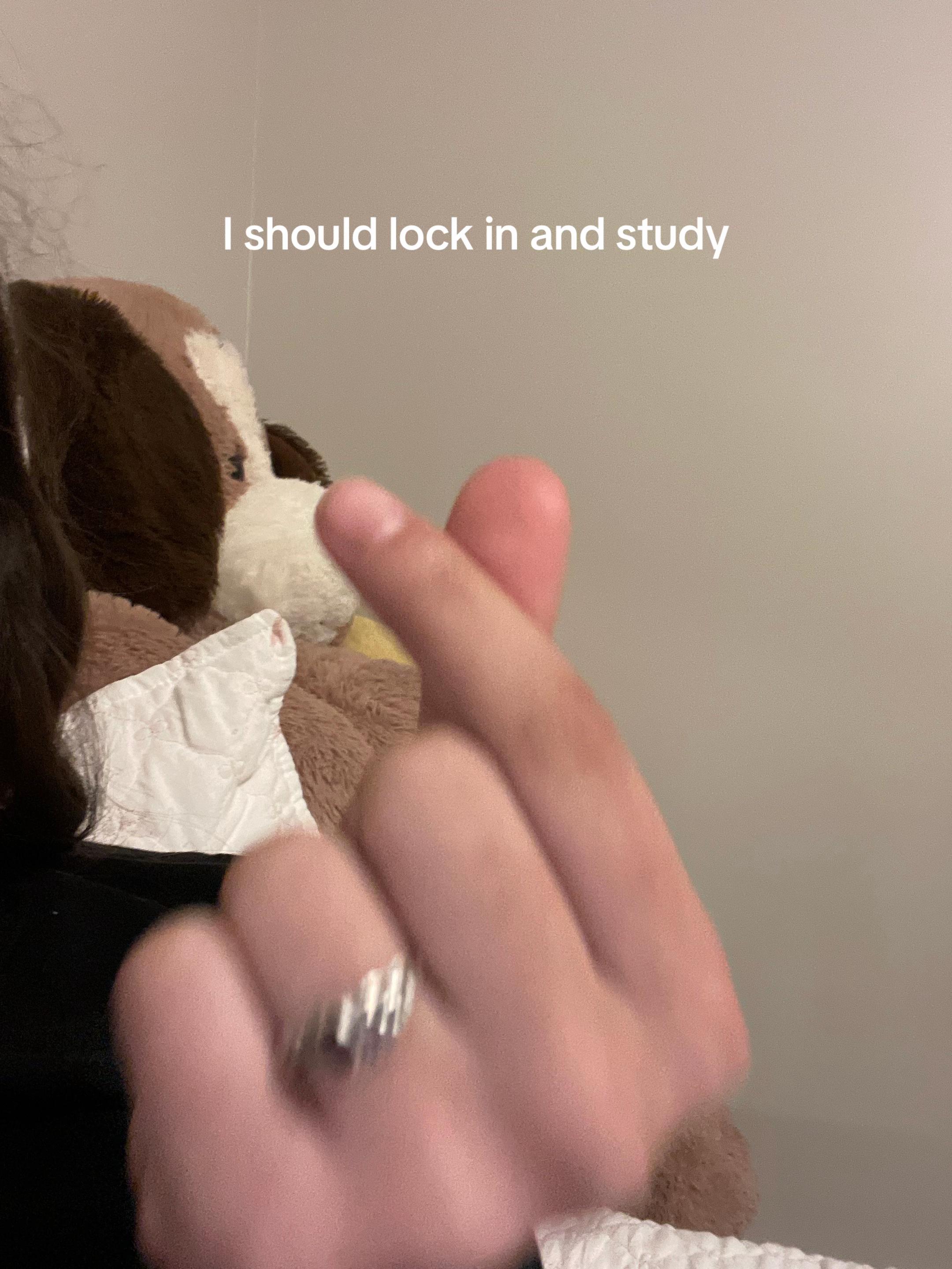 @𝐕𝐚𝐥𝐞🦇౨ৎ˚₊‧