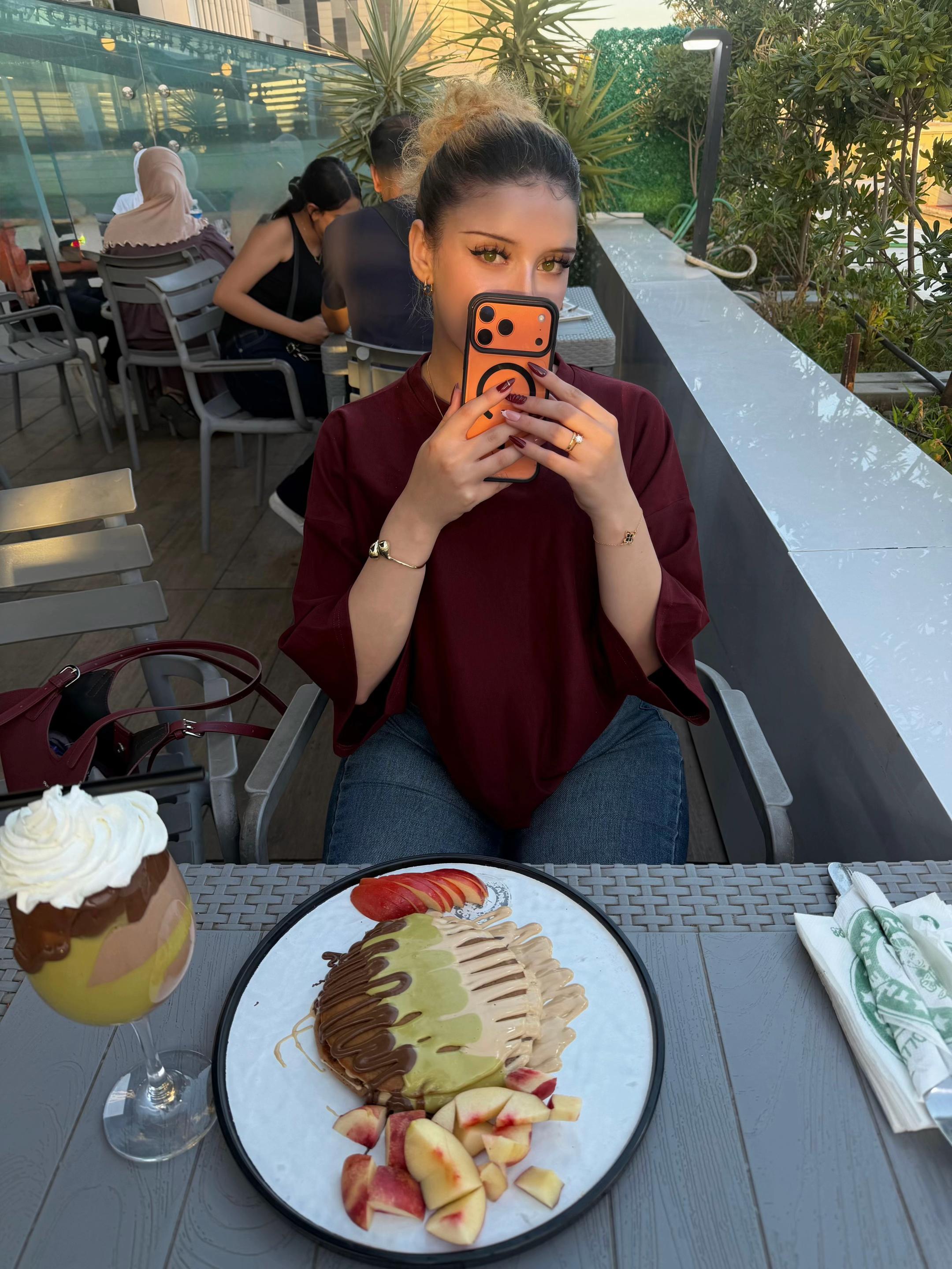 @👩🏻🦱