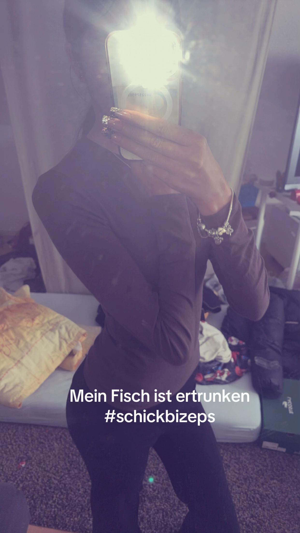 @𝐄𝐦𝐦𝐲