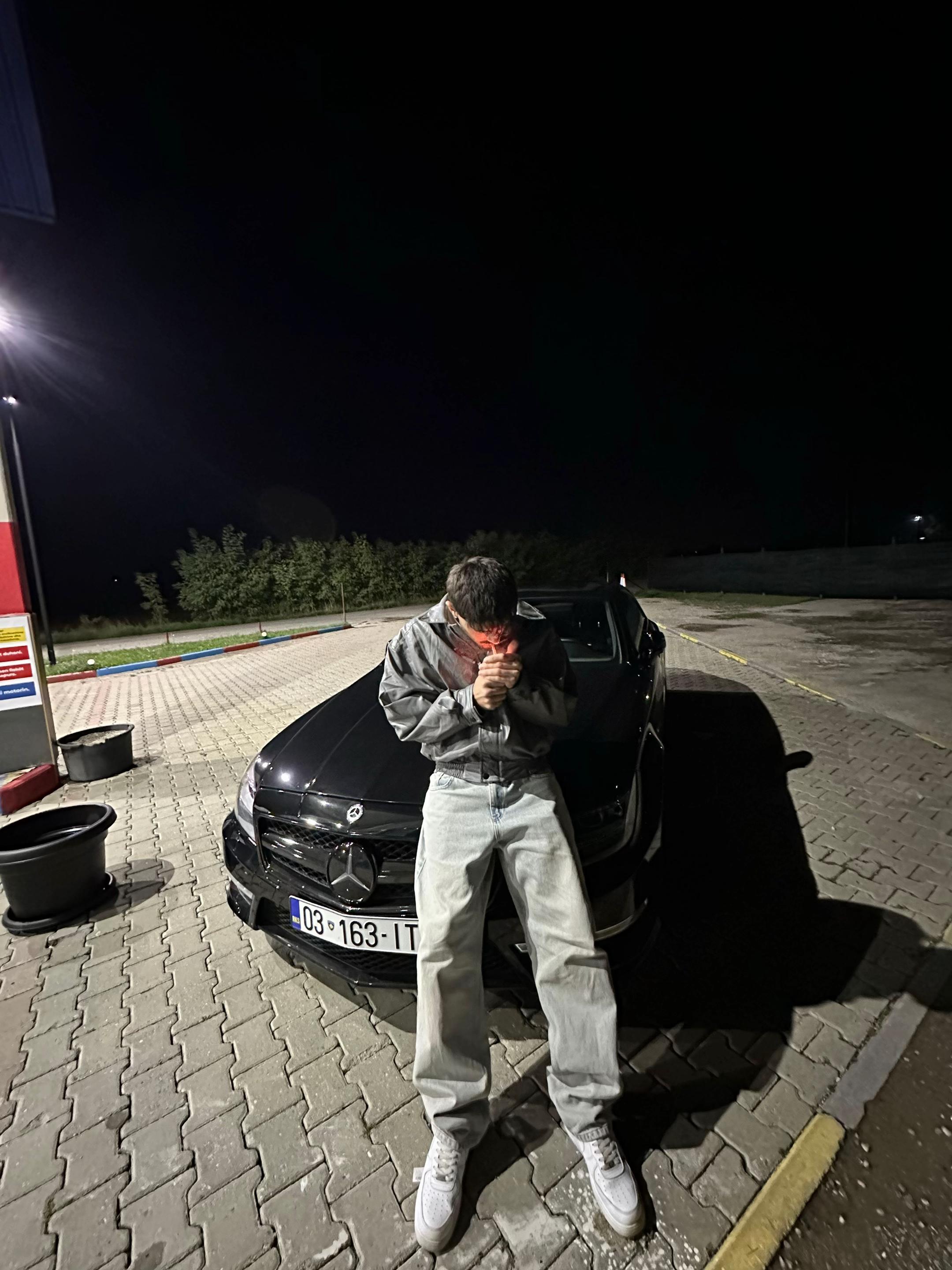 @888