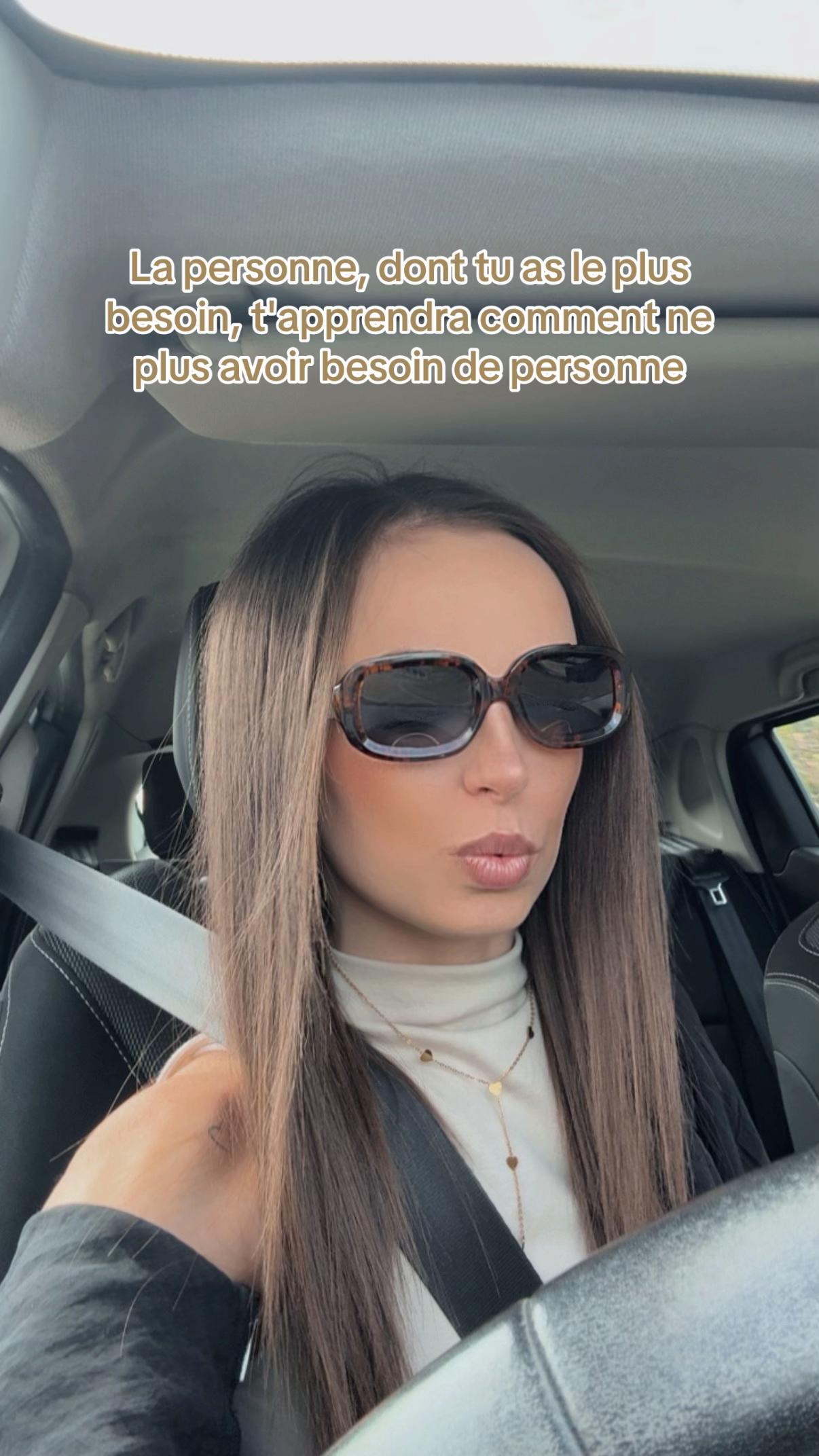 @Ella🦋